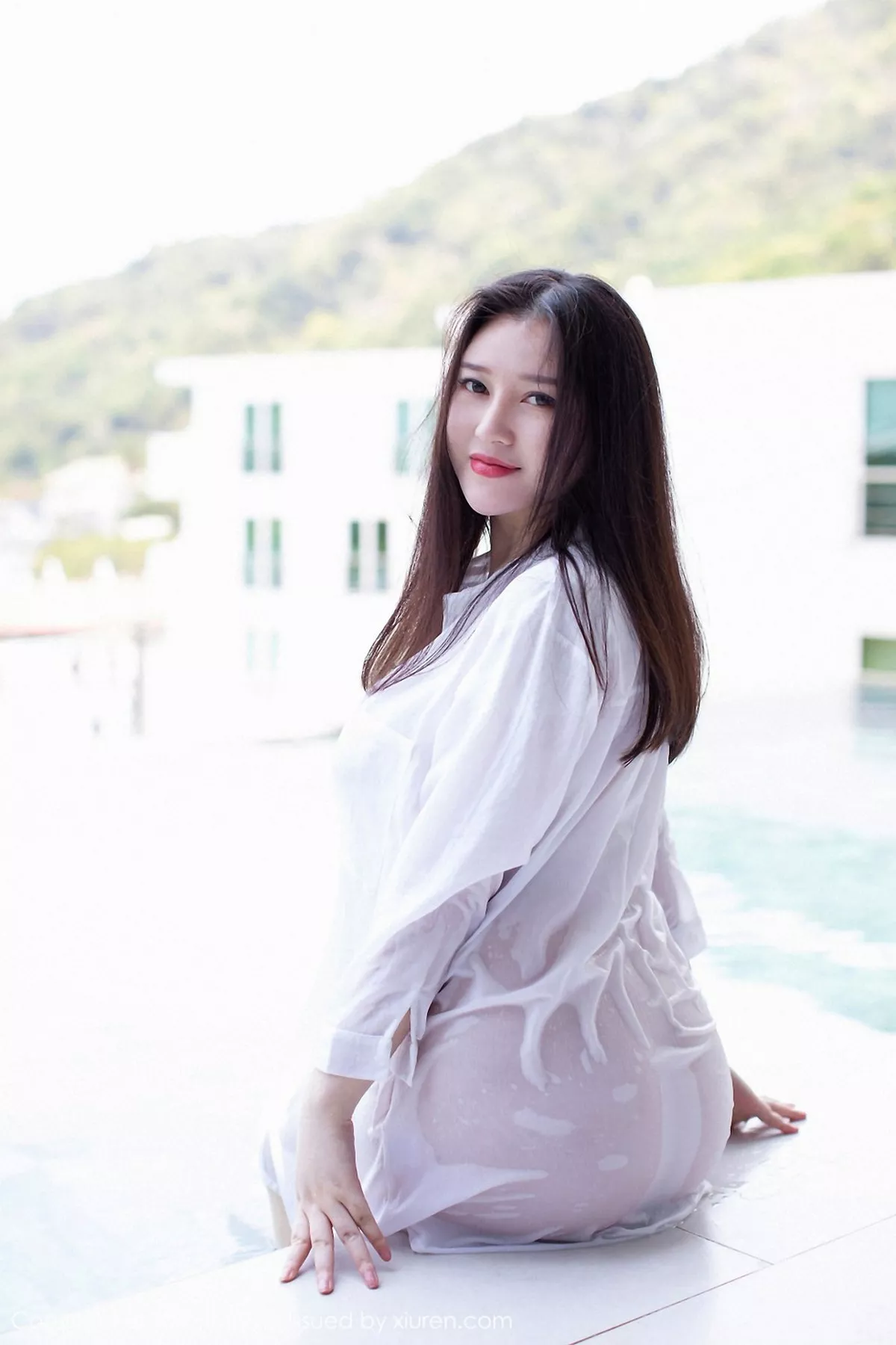 秀人集.com_[IMISS爱蜜社]Vol.335_女神恩一普吉岛旅拍泳池里真空白衬衣湿身秀豪乳诱惑写真35P