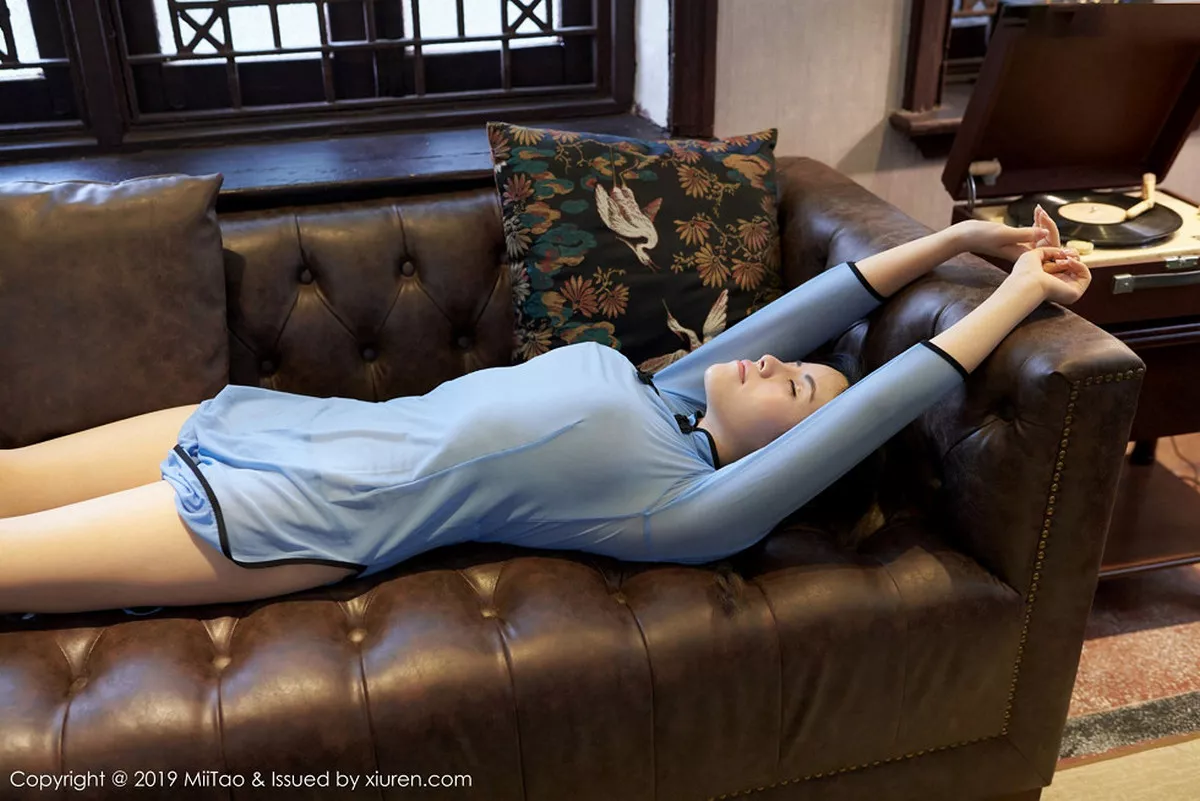 秀人集.com_[MiiTao蜜桃社]Vol.127_嫩模梦恬私房民国风薄纱旗袍透视秀傲人豪乳极致诱惑写真50P