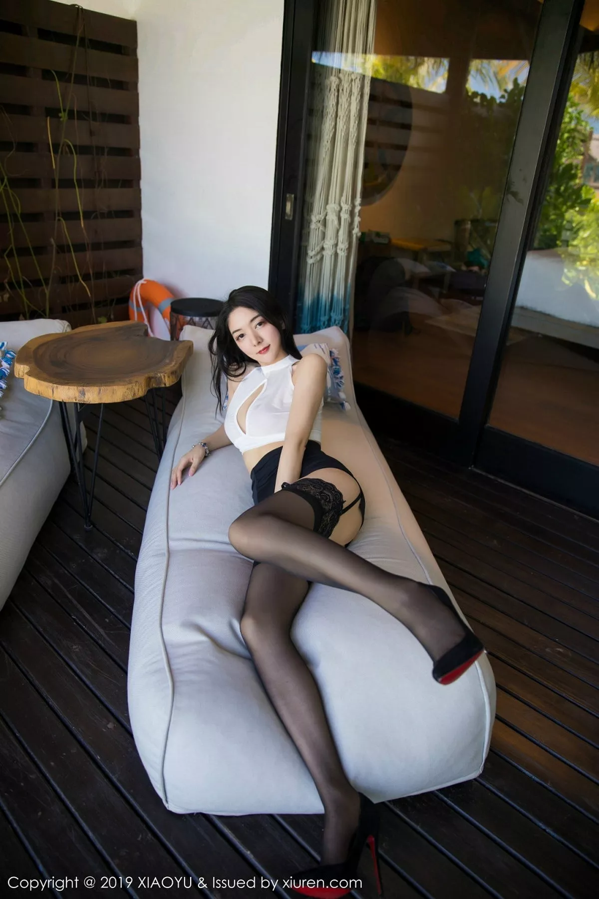 秀人集.com_[XiaoYu画语界]Vol.066_女神Angela喜欢猫马尔代夫旅拍吊带镂空印花蕾丝诱惑写真52P