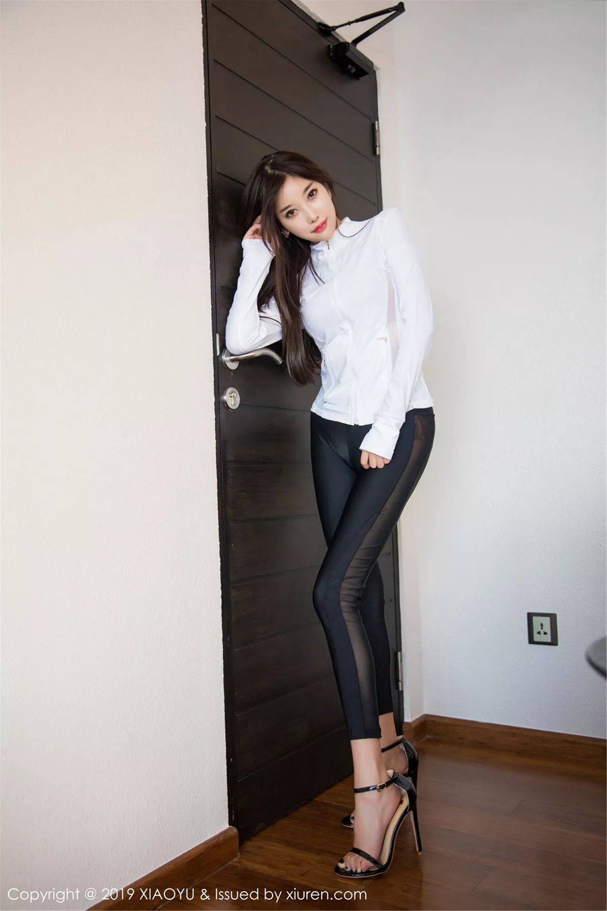 秀人集.com_[XiaoYu画语界]Vol.077_女神杨晨晨sugar私房紧身皮衣半脱秀完美身材惹火诱惑写真63P