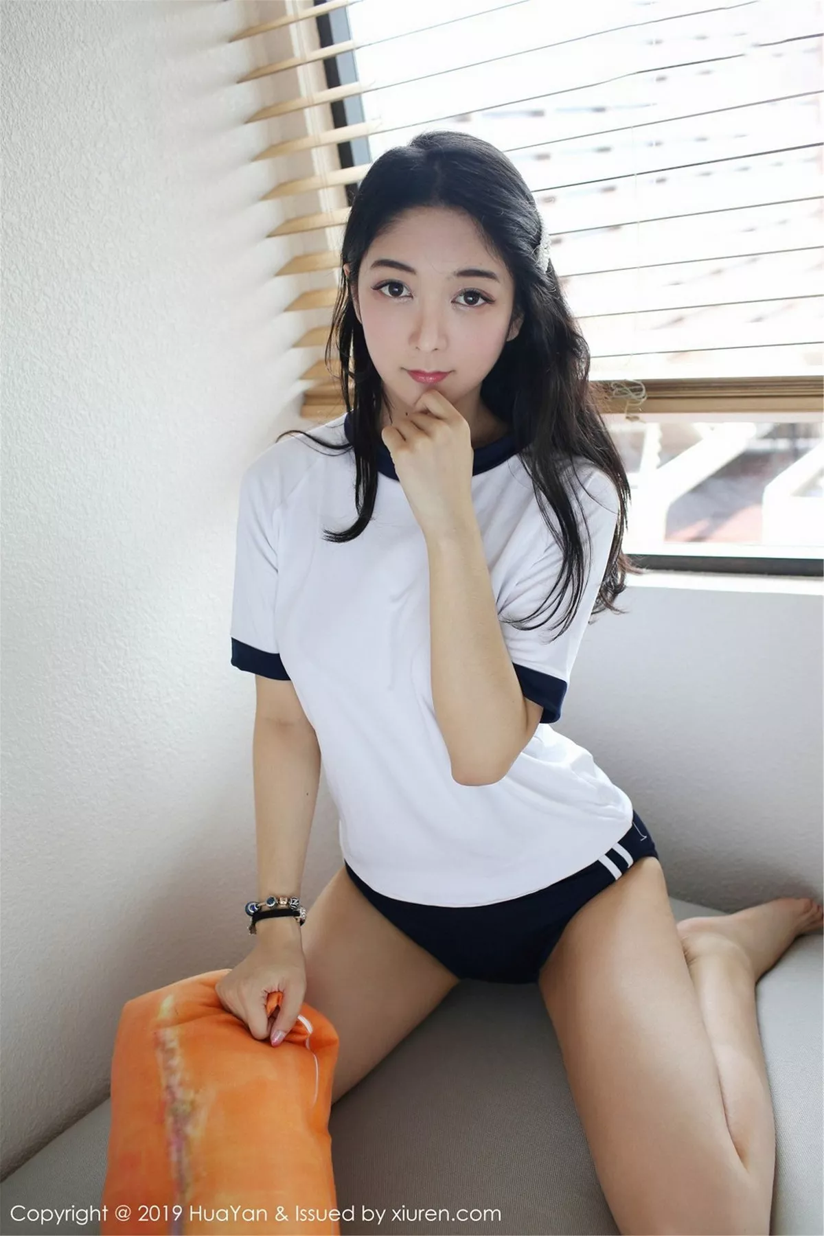 秀人集.com_[HuaYan花の颜]Vol.065_嫩模Angela喜欢猫私房古典透视旗袍+运动服完美诱惑写真41P