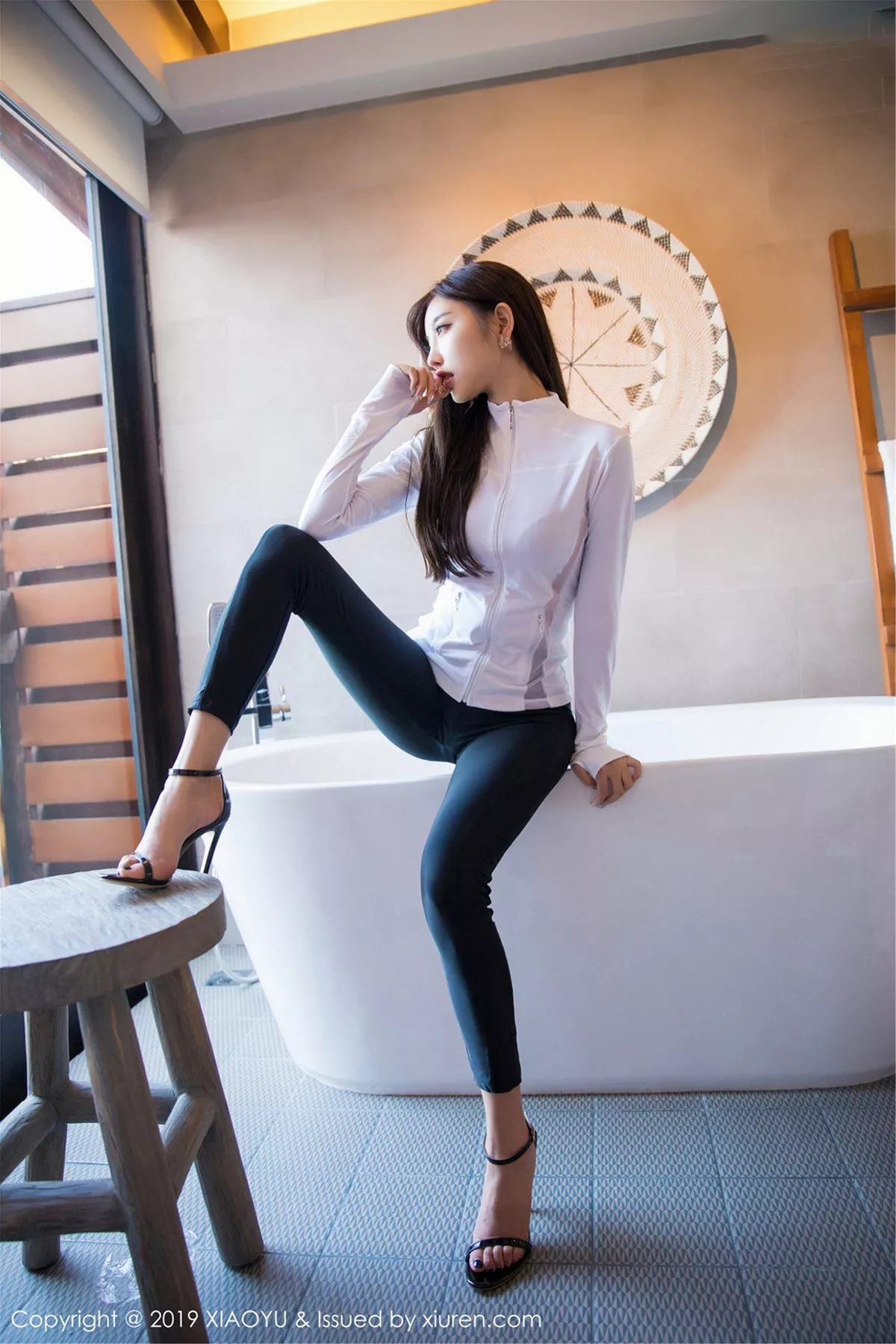 秀人集.com_[XiaoYu画语界]Vol.077_女神杨晨晨sugar私房紧身皮衣半脱秀完美身材惹火诱惑写真63P