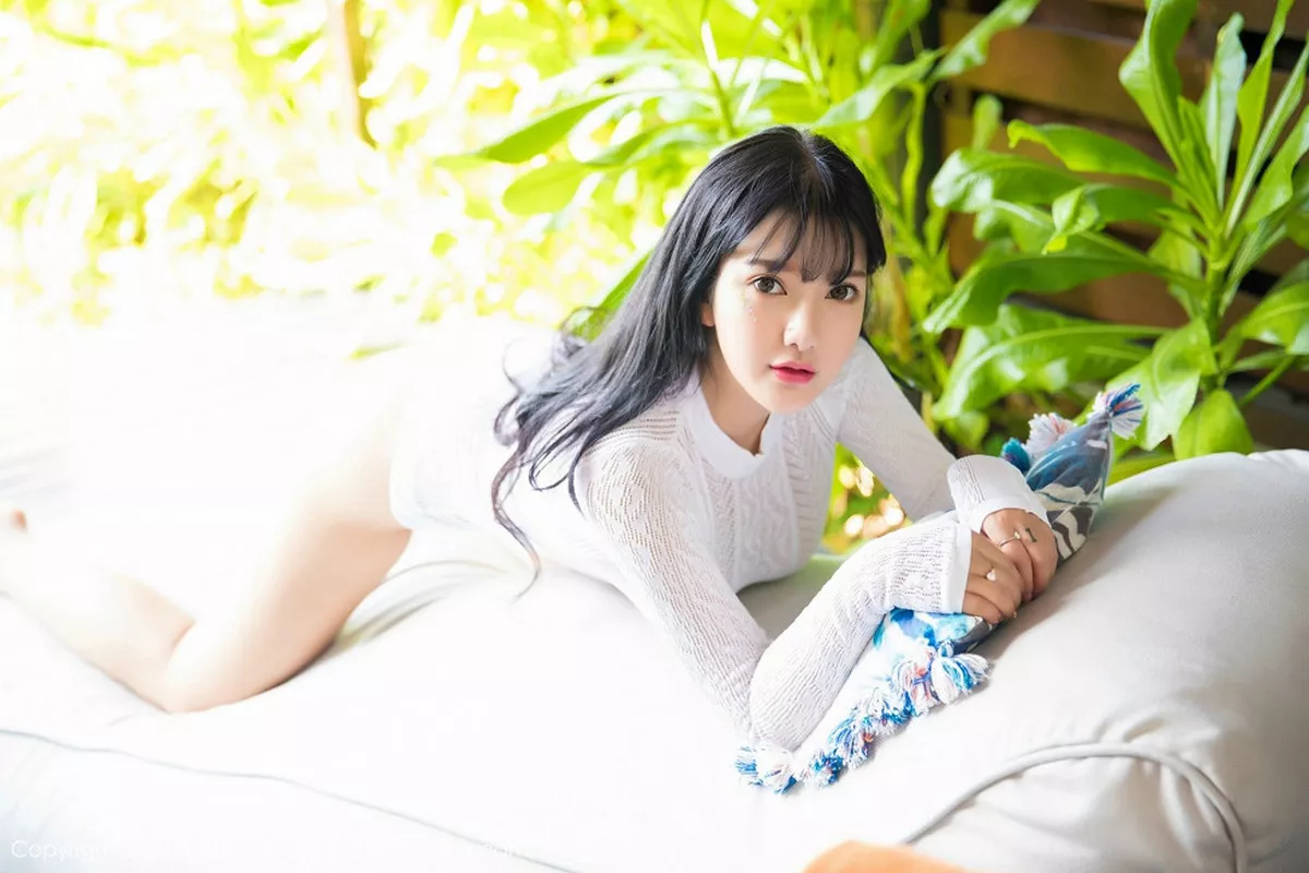 秀人集.com_[XiaoYu画语界]Vol.070_嫩模小尤奈马尔代夫旅拍床单裹身半露傲人豪乳极致诱惑写真49P