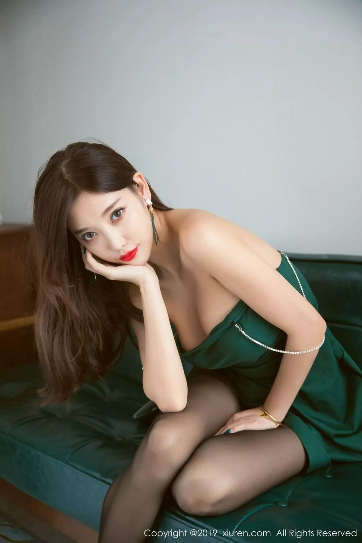 秀人集.com_[XiuRen秀人网]No.1425_女神杨晨晨sugar低胸连身裙配超薄黑丝裤袜完美诱惑写真65P