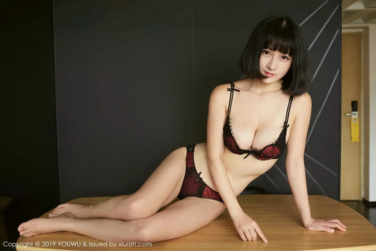 秀人集.com_[YouWu尤物馆]Vol.146_嫩模小探戈私房内衣配吊带黑丝半脱露豪乳遮点诱惑写真45P