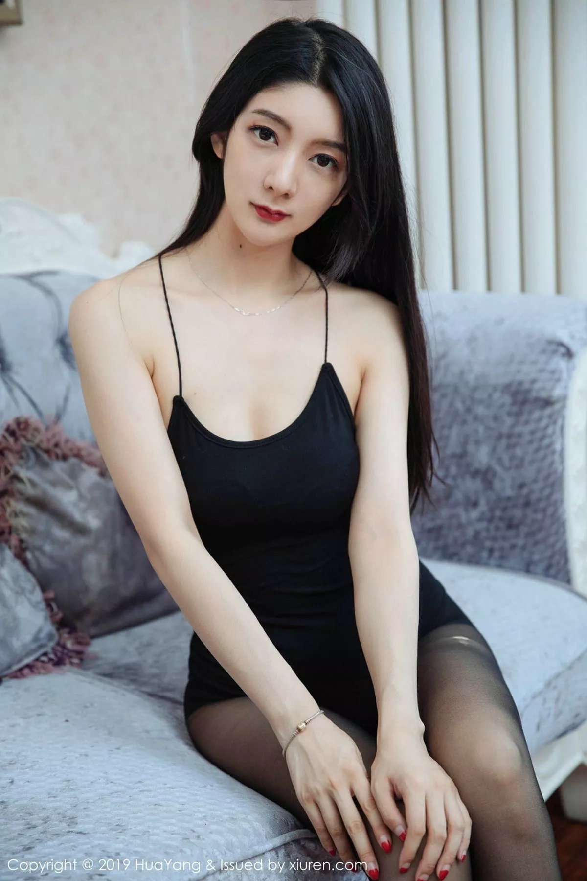 秀人集.com_[HuaYang花漾]Vol.137_女神Angela喜欢猫私房黑丝裤袜+白色蕾丝女仆装诱惑写真47P