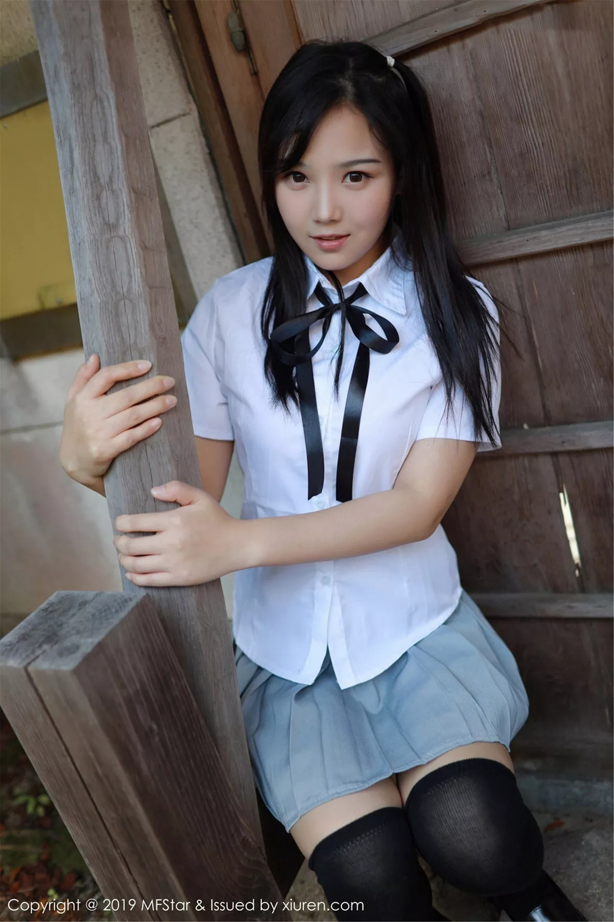 秀人集.com_[MFStar模范学院]Vol.193_女神徐微微miar日本旅拍户外学生JK制服清爽迷人写真40P