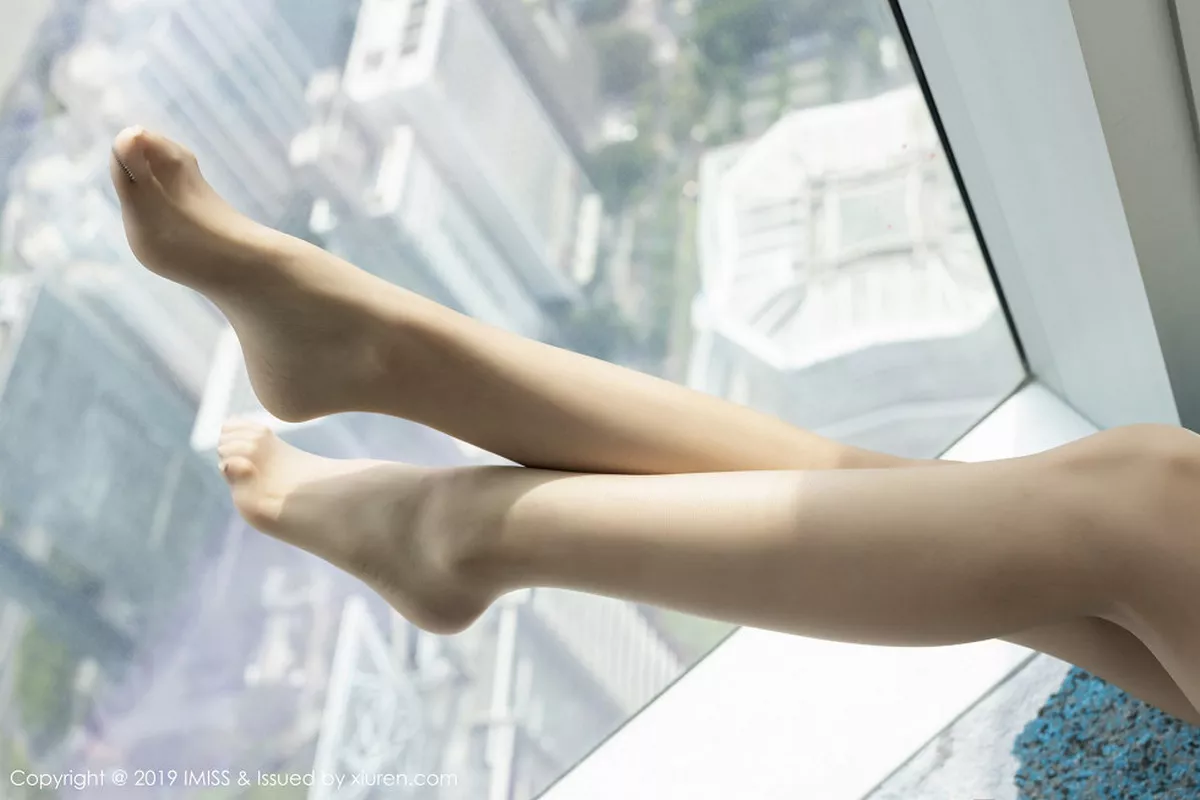 秀人集.com_[IMISS爱蜜社]Vol.354_嫩模Carry私房黑色短裙秀美腿+性感内衣秀完美身材诱惑写真46P