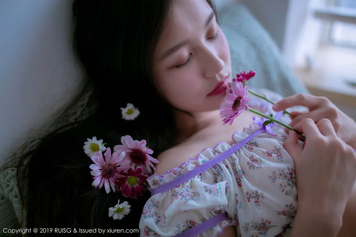 秀人集.com_[RUISG瑞丝馆]Vol.068_嫩模深紫Julie私房清甜可人草帽女孩系列靓丽迷人写真49P