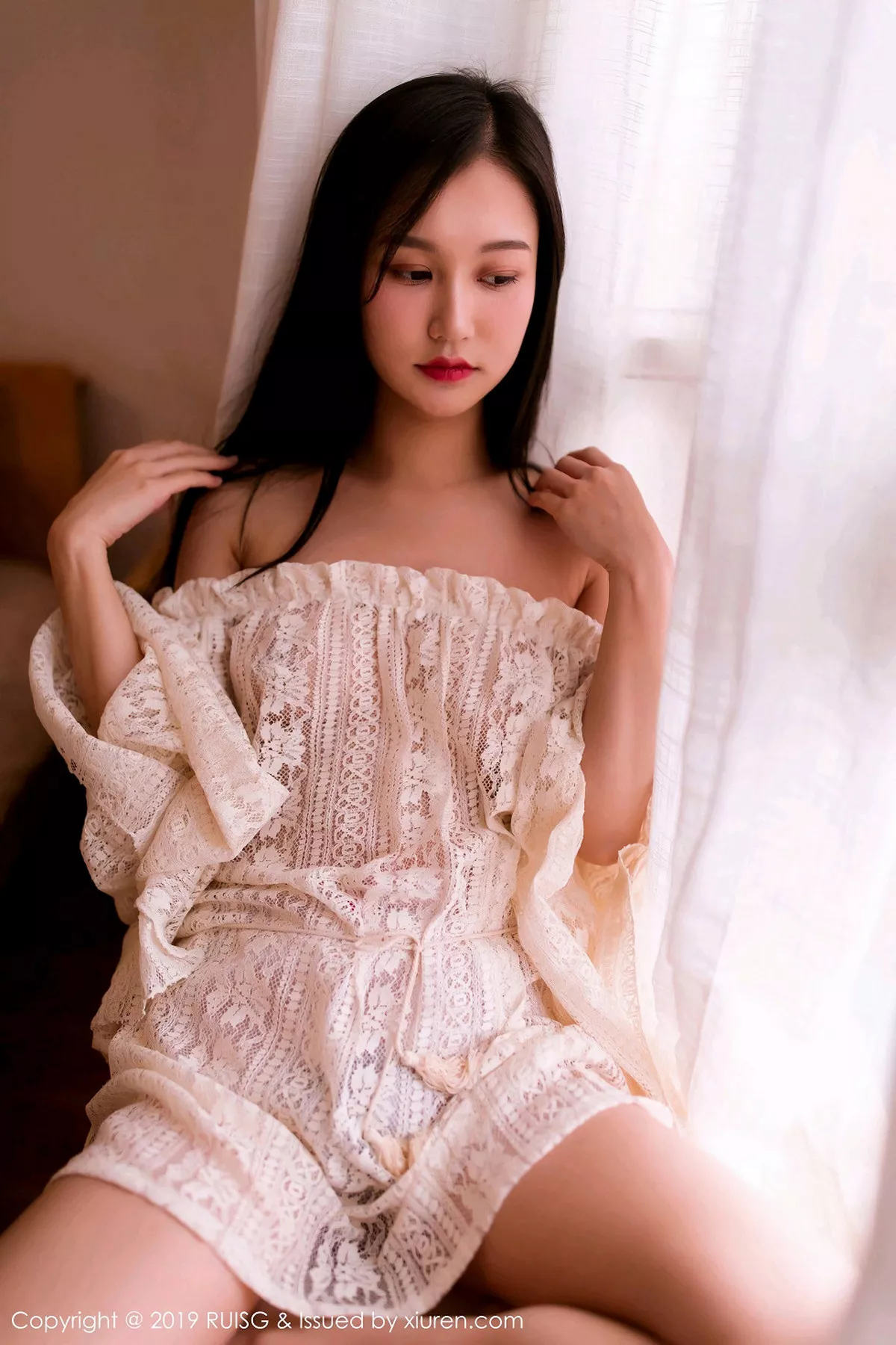 秀人集.com_[RUISG瑞丝馆]Vol.066_嫩模深紫Julie私房白色缕空针织衣半脱露完美身材诱惑写真42P