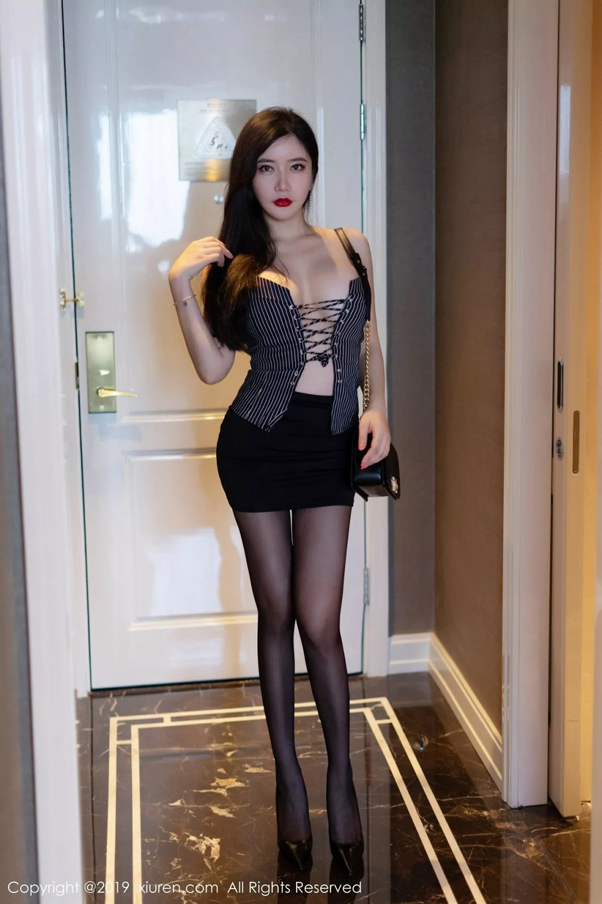 秀人集.com_[XiuRen秀人网]No.1530_女神心妍小公主私房秘书职业装秀火辣身材极致诱惑写真50P