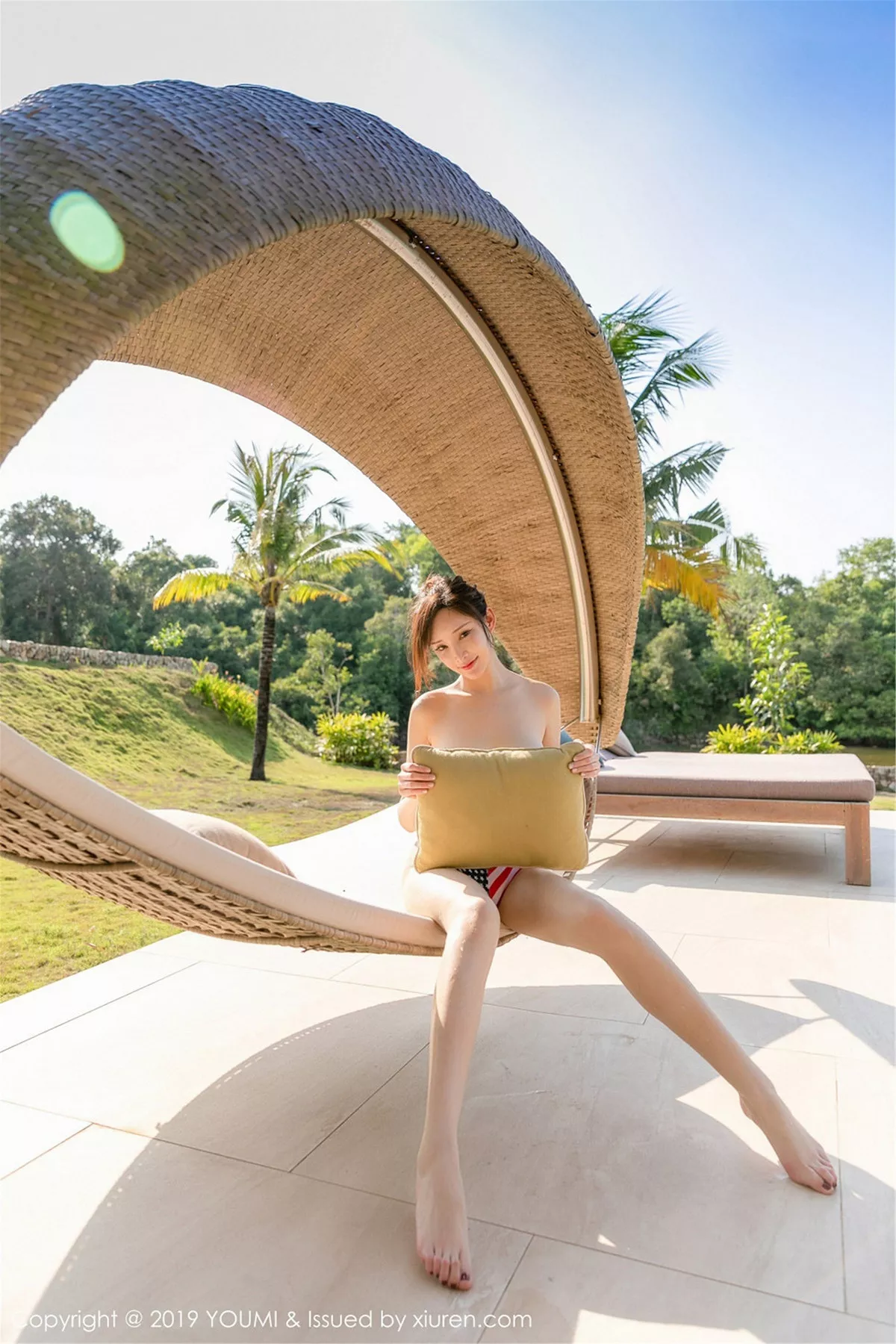 秀人集.com_[YouMi尤蜜荟]Vol.327_女神奶瓶土肥圆泳池里全裸上身露豪乳遮点喷血诱惑写真66P