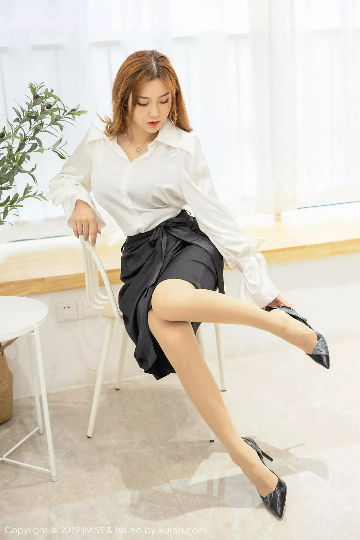 秀人集.com_[IMISS爱蜜社]Vol.359_嫩模莉娜lena私房白衬衣配黑短裙半脱秀完美身材诱惑写真49P