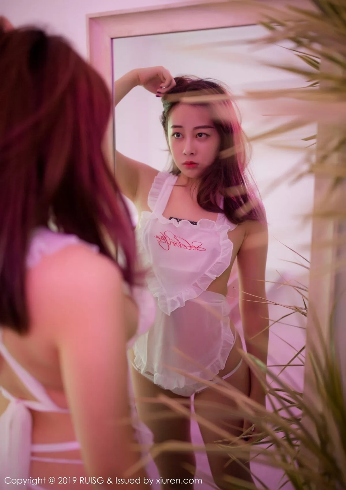 秀人集.com_[RUISG瑞丝馆]Vol.072_嫩模Eileen爱琳私房白色女仆装半脱露傲人豪乳喷血诱惑写真40P