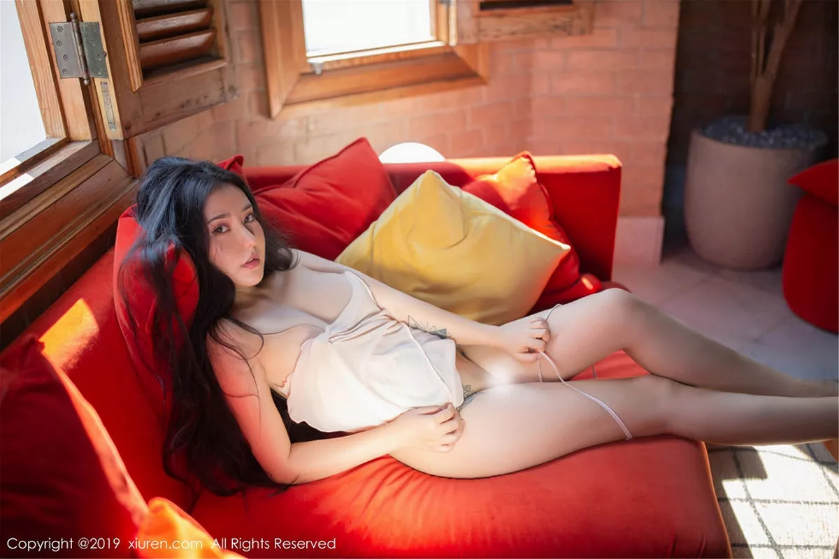 秀人集.com_[XiuRen秀人网]No.1537_女神Manuela玛鲁娜迈阿密旅拍粉色内衣半脱露豪乳翘臀诱惑写真48P