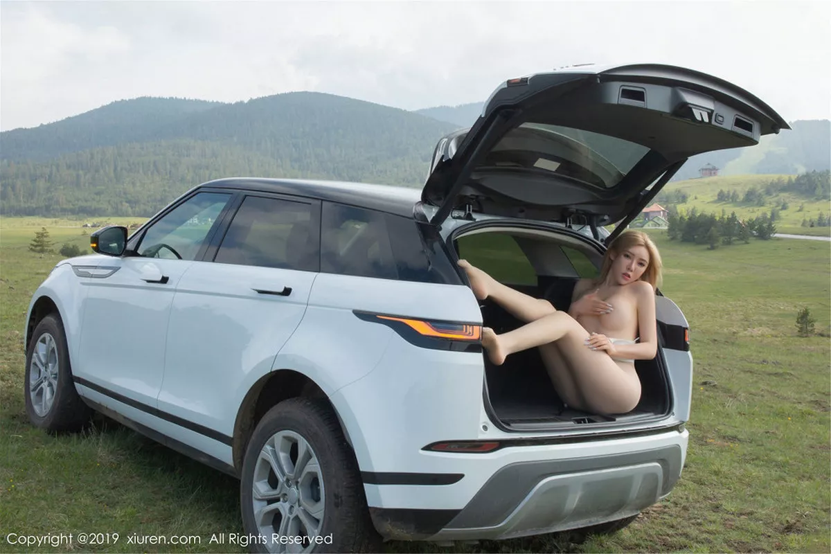 秀人集.com_[XiuRen秀人网]No.1595_嫩模萌汉药baby东欧旅拍户外车拍无内肉丝裤袜惹火诱惑写真50P