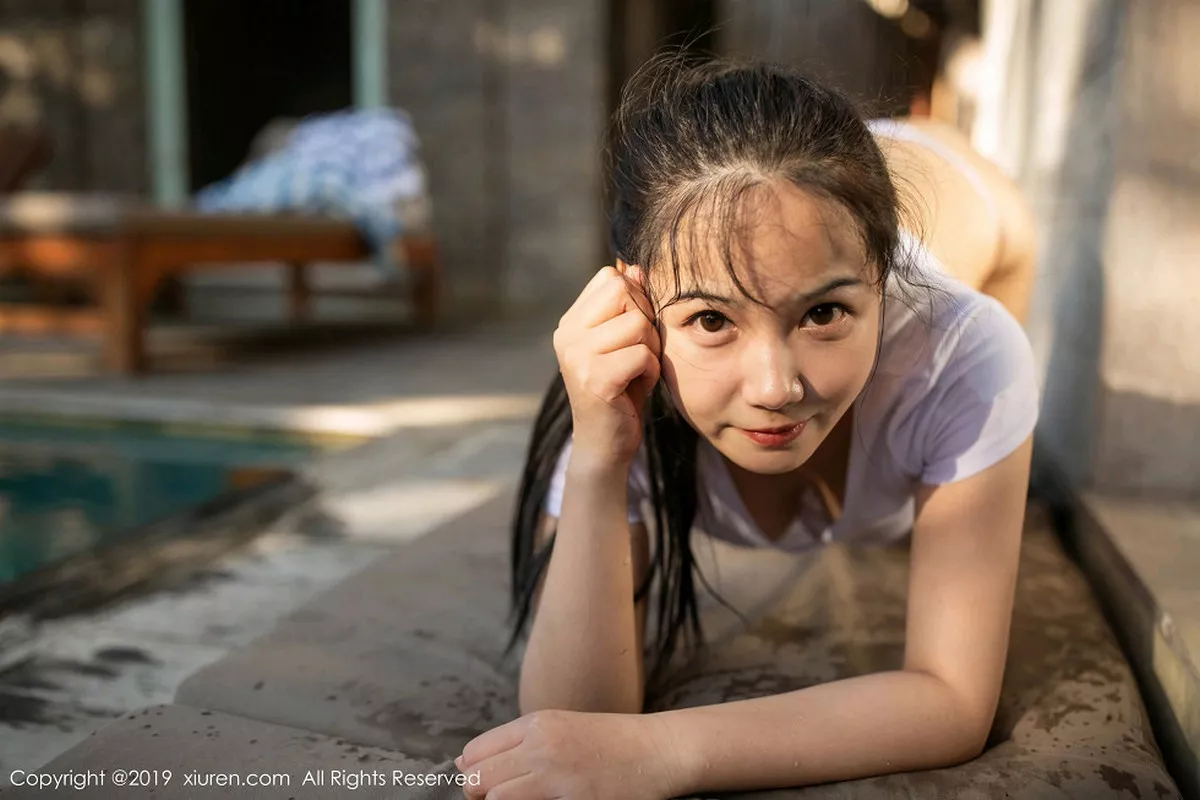 秀人集.com_[XiuRen秀人网]No.1586_女神徐微微mia巴厘岛旅拍泳池边白色抹胸内衣配蕾丝袜诱惑写真93P