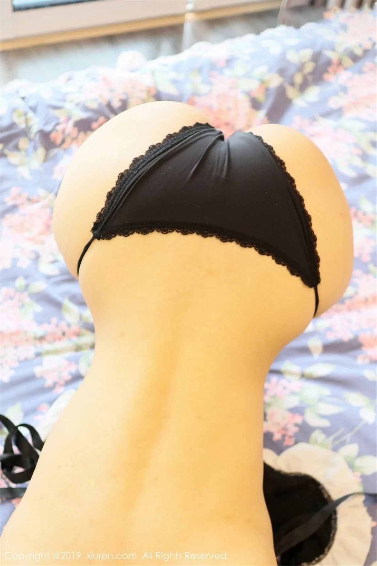 秀人集.com_[XiuRen秀人网]No.1560_嫩模yomi悠蜜私房床上性感女仆装半脱露豪乳惹火诱惑写真40P