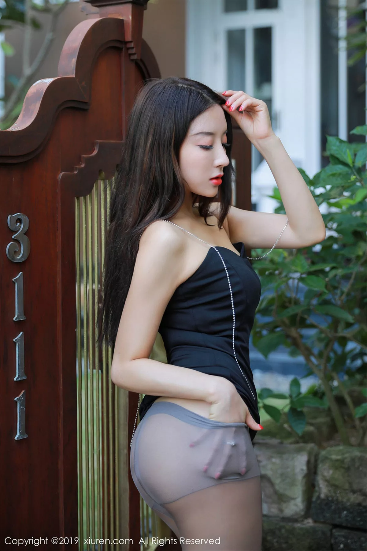 秀人集.com_[XiuRen秀人网]No.1593_女神筱慧越南旅拍无内黑丝裤袜+私房情趣丁字裤惹火诱惑写真43P