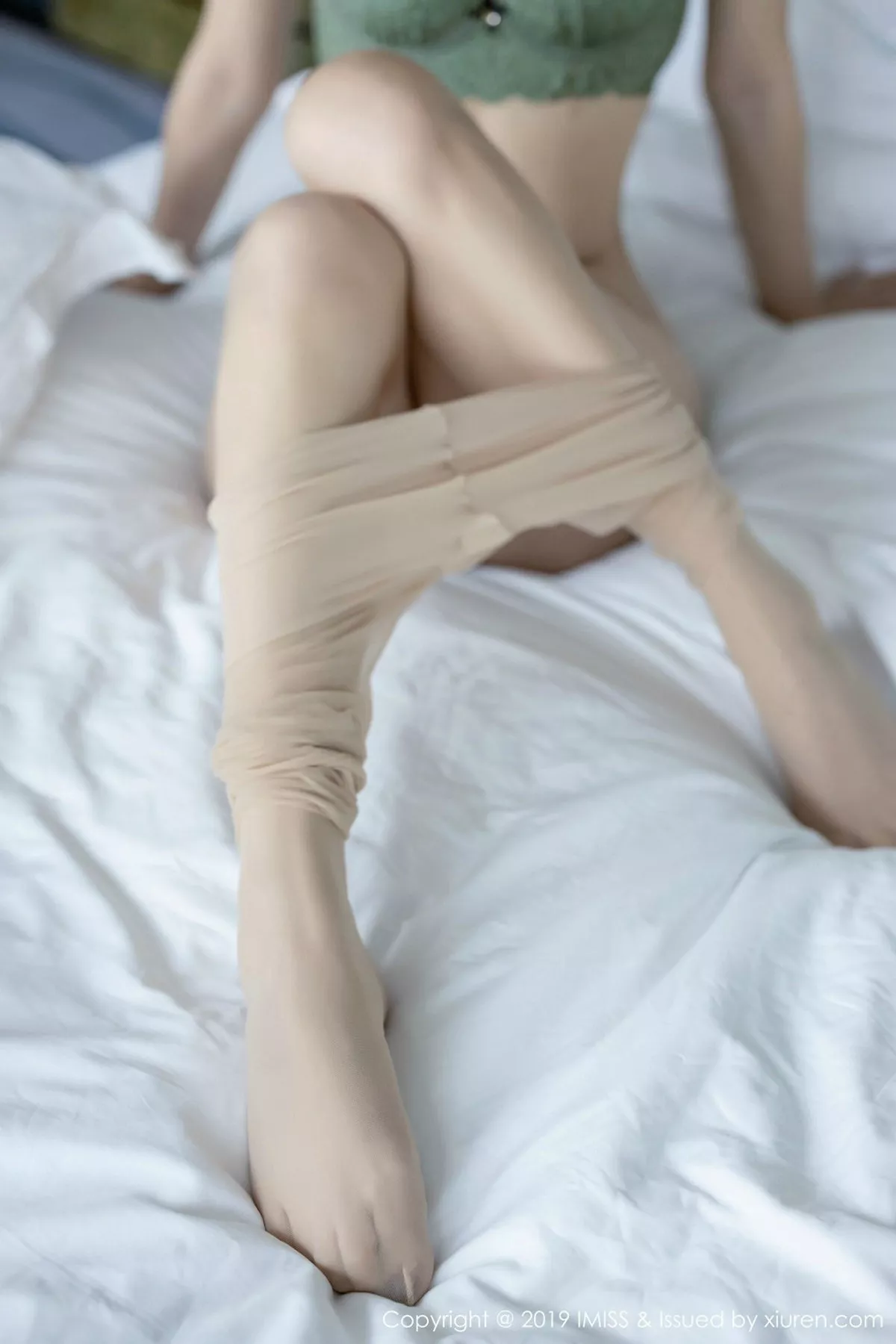 秀人集.com_[IMISS爱蜜社]Vol.362_气质美女Lavinia古典韵味旗袍半脱露性感内衣迷人诱惑写真47P