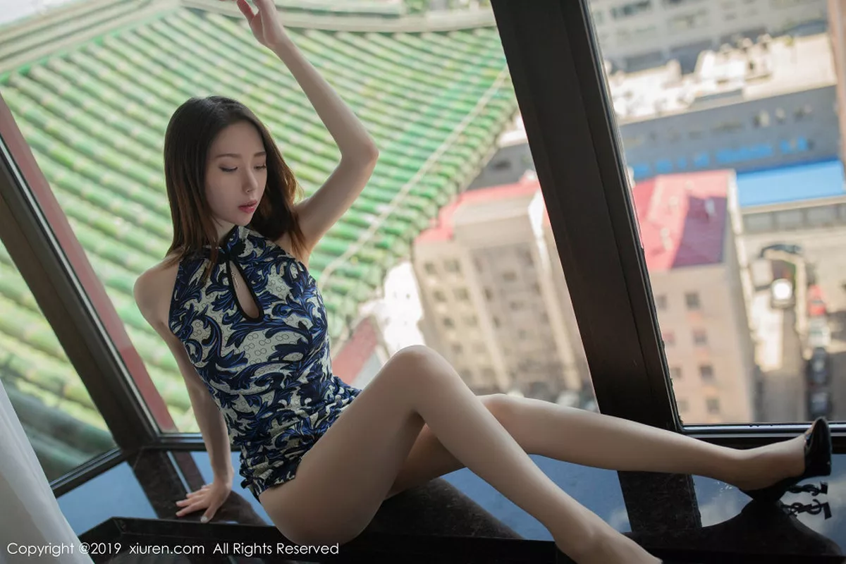 秀人集.com_[XiuRen秀人网]No.1564_嫩模梦心月古典韵味旗袍配无内肉丝裤袜秀翘臀惹火诱惑写真80P