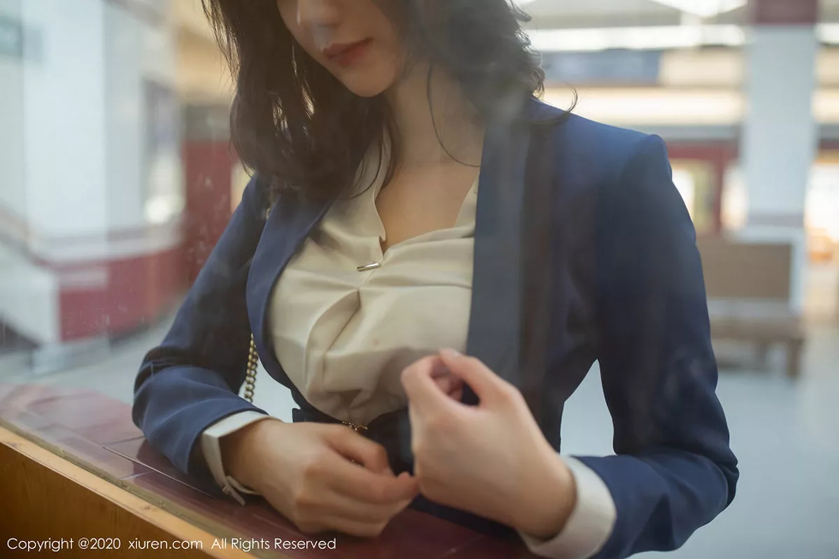 秀人集.com_[XiuRen秀人网]No.1965_性感嫩模就是阿朱啊地铁站主题蕾丝内衣配黑丝袜诱惑写真51P