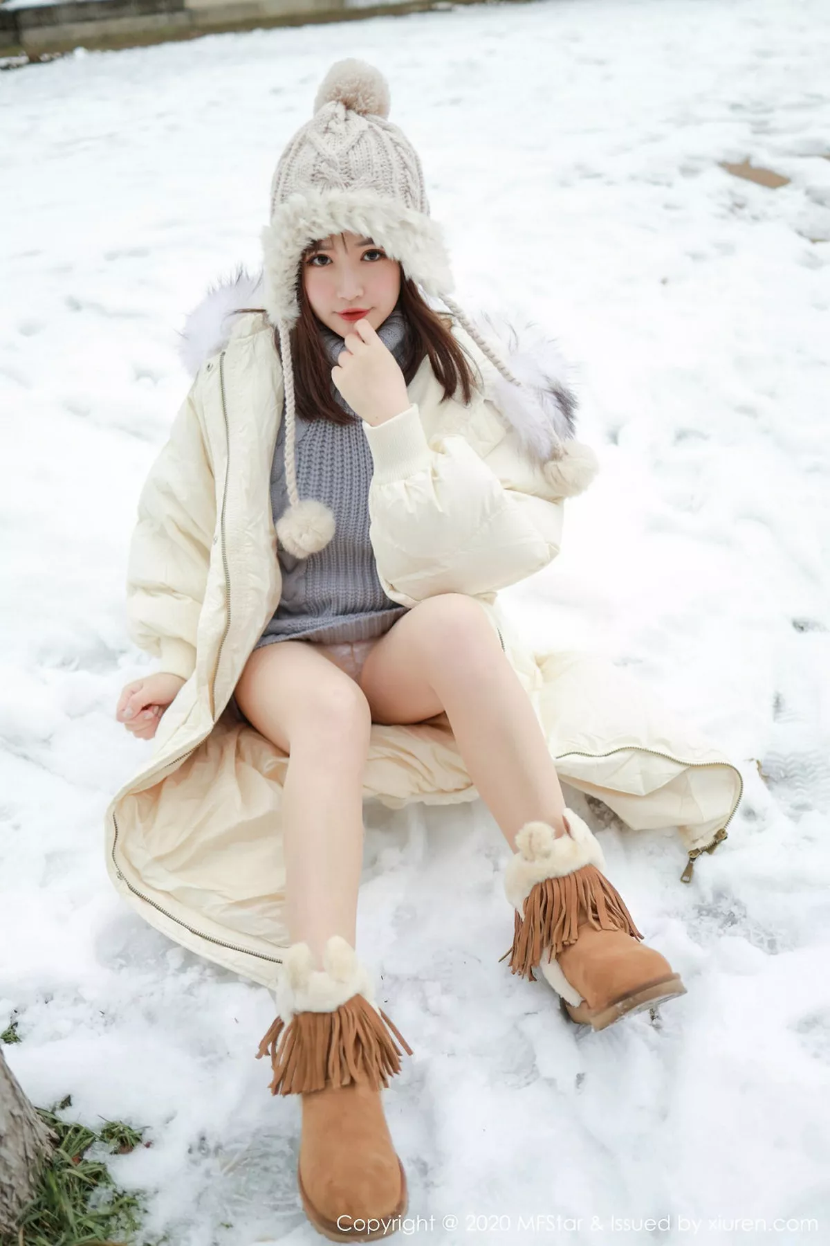 秀人集.com_[MFStar模范学院]Vol.262_嫩模恩率babe北海道旅拍雪地性感开背毛衣诱惑写真50P