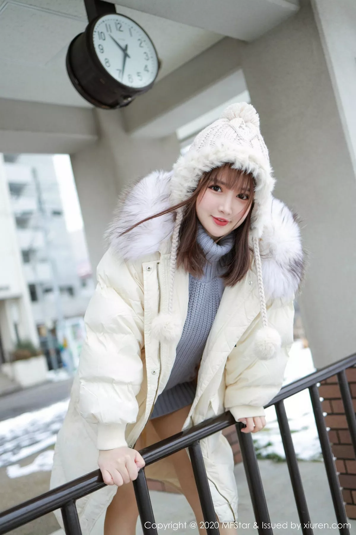 秀人集.com_[MFStar模范学院]Vol.262_嫩模恩率babe北海道旅拍雪地性感开背毛衣诱惑写真50P