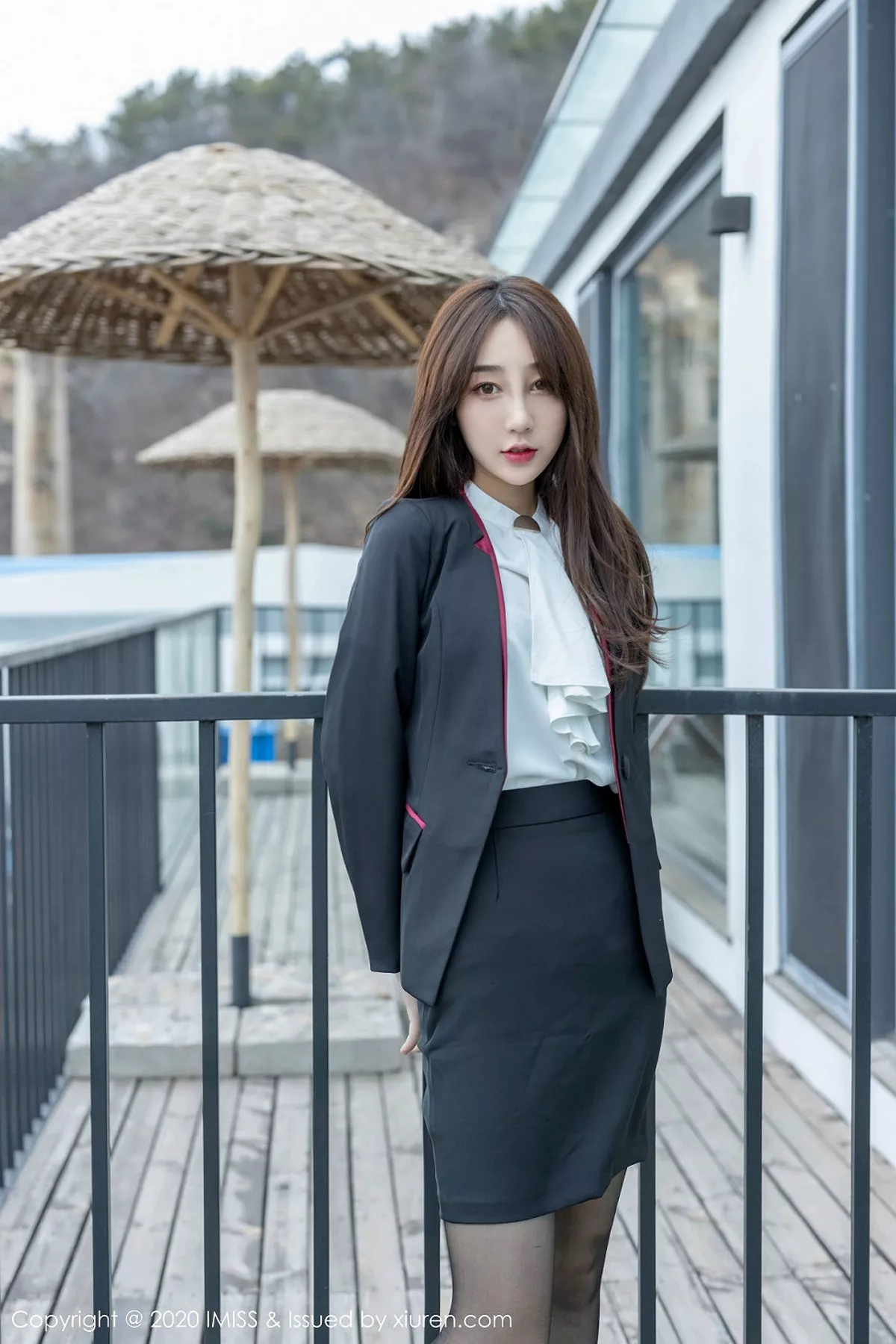 秀人集.com_[IMISS爱蜜社]Vol.437_嫩模九月生私房诱人OL丝袜秀红色蕾丝内衣撩人诱惑写真68P