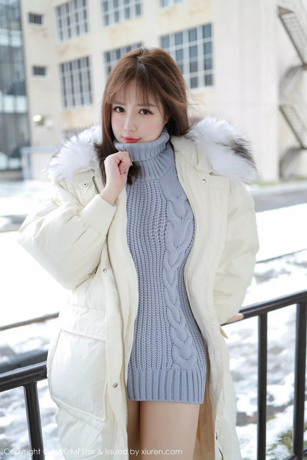 秀人集.com_[MFStar模范学院]Vol.262_嫩模恩率babe北海道旅拍雪地性感开背毛衣诱惑写真50P