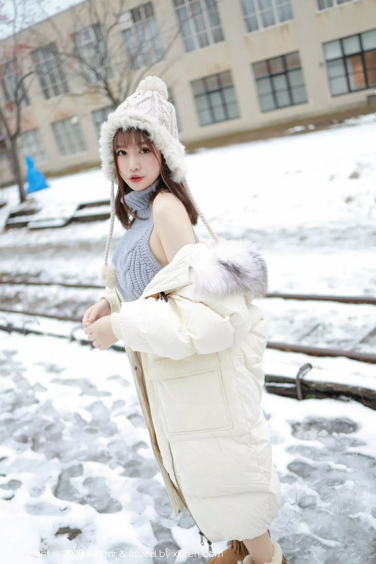 秀人集.com_[MFStar模范学院]Vol.262_嫩模恩率babe北海道旅拍雪地性感开背毛衣诱惑写真50P