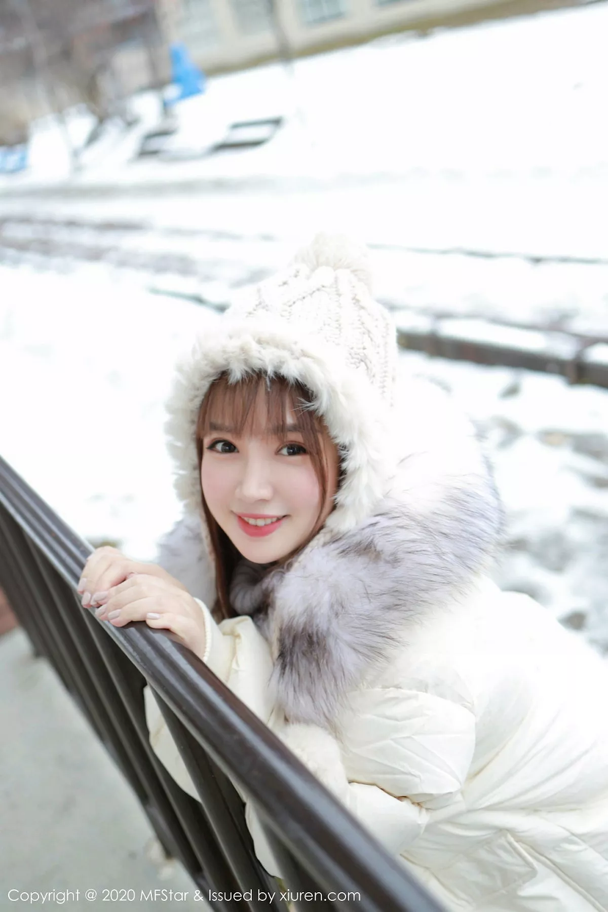 秀人集.com_[MFStar模范学院]Vol.262_嫩模恩率babe北海道旅拍雪地性感开背毛衣诱惑写真50P