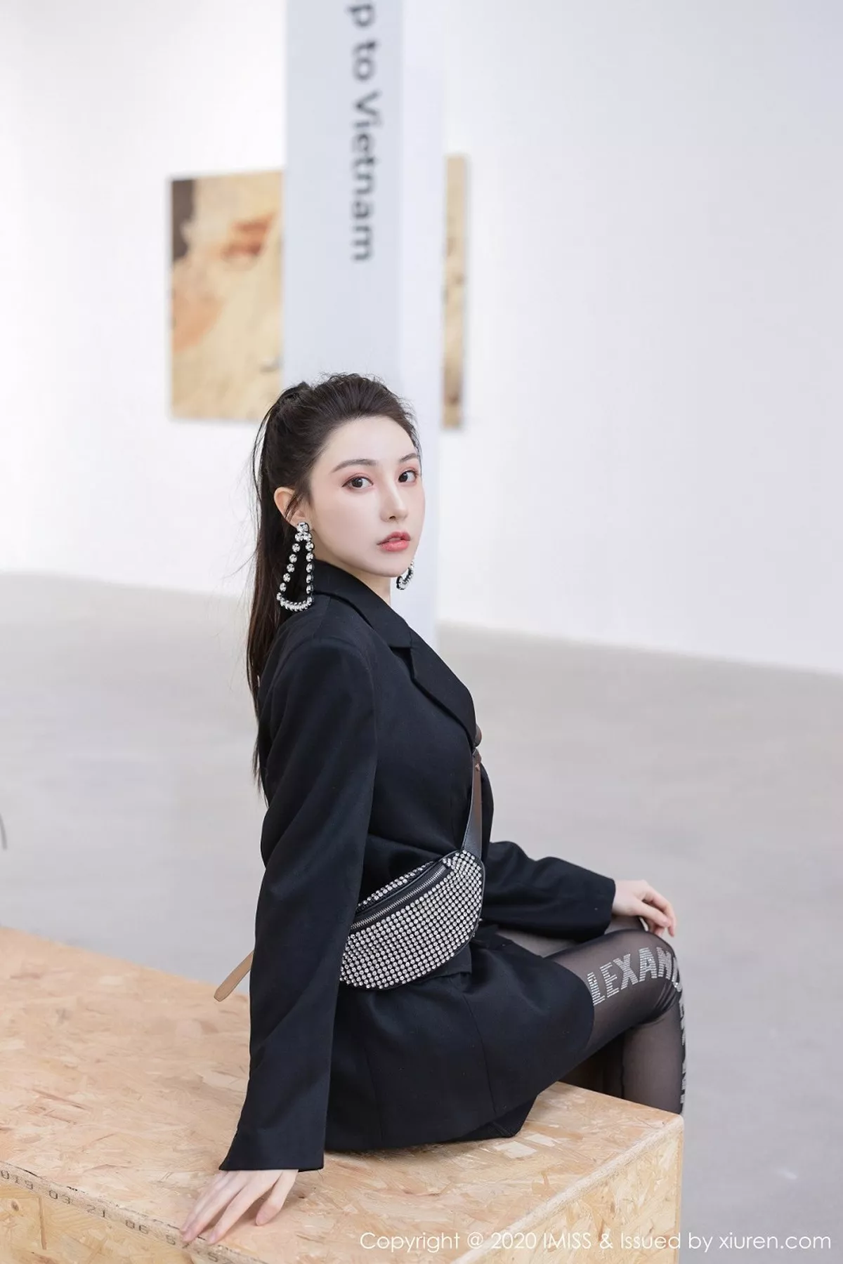 秀人集.com_[IMISS爱蜜社]Vol.443_气质女神Lynn刘奕宁明亮空间拍摄主题高挑身材迷人写真41P