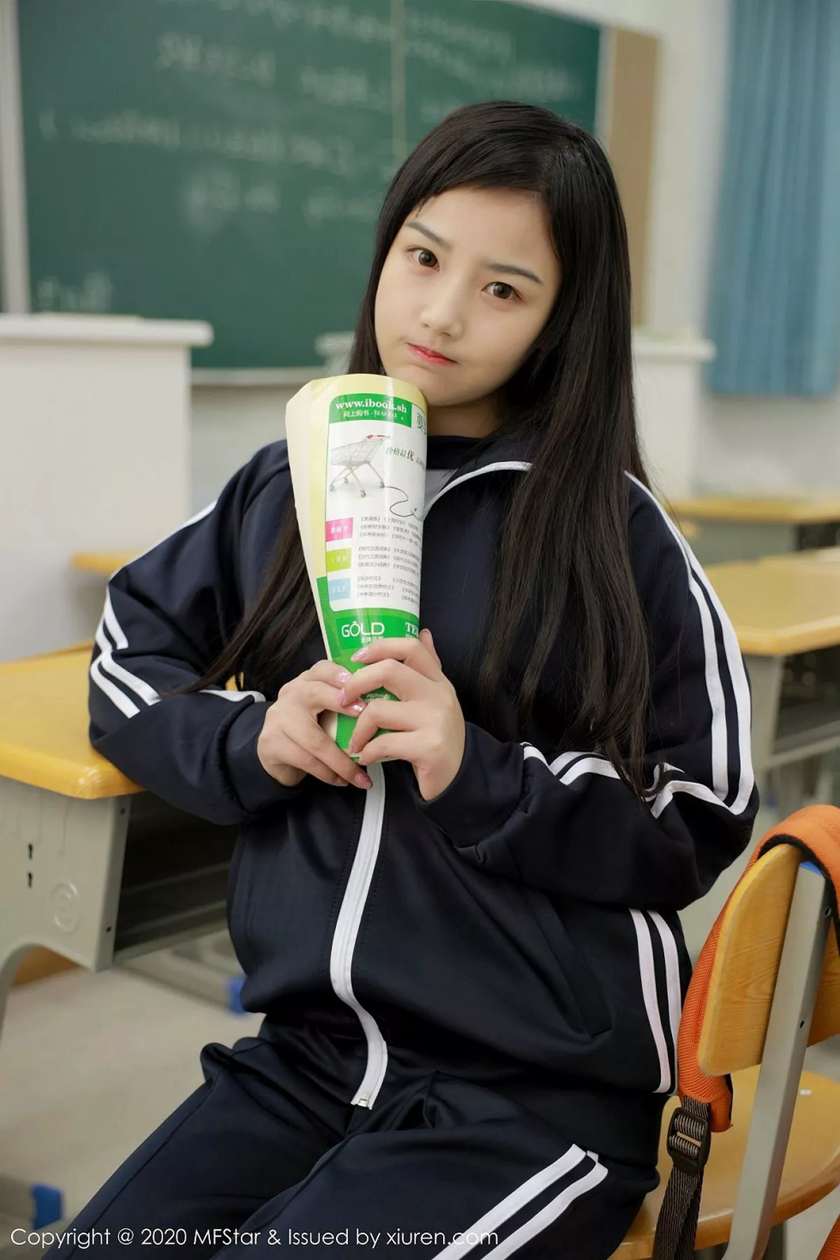 秀人集.com_[MFStar模范学院]Vol.273_嫩模徐微微mia教室真实学生主题性感制服秀童颜巨乳写真64P