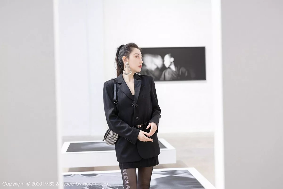 秀人集.com_[IMISS爱蜜社]Vol.443_气质女神Lynn刘奕宁明亮空间拍摄主题高挑身材迷人写真41P