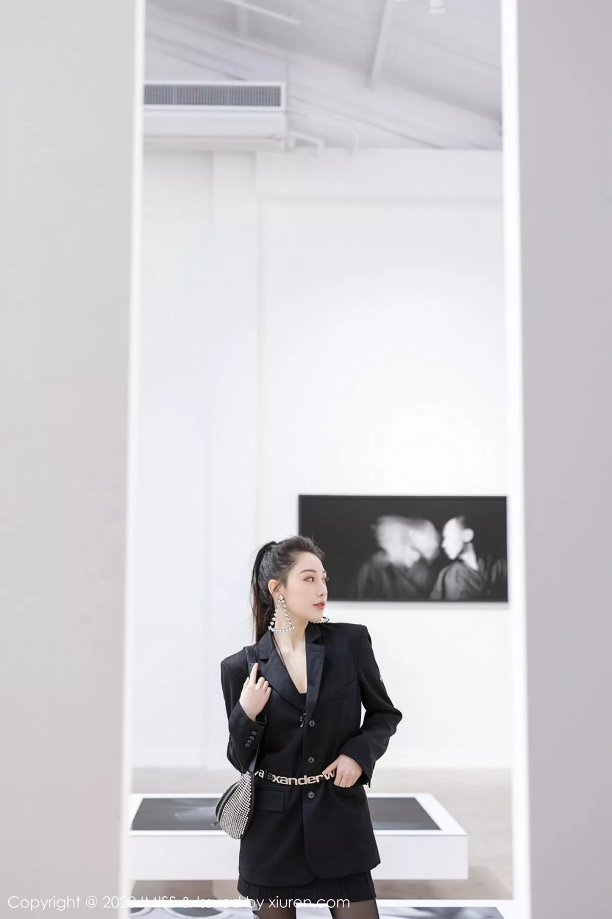 秀人集.com_[IMISS爱蜜社]Vol.443_气质女神Lynn刘奕宁明亮空间拍摄主题高挑身材迷人写真41P