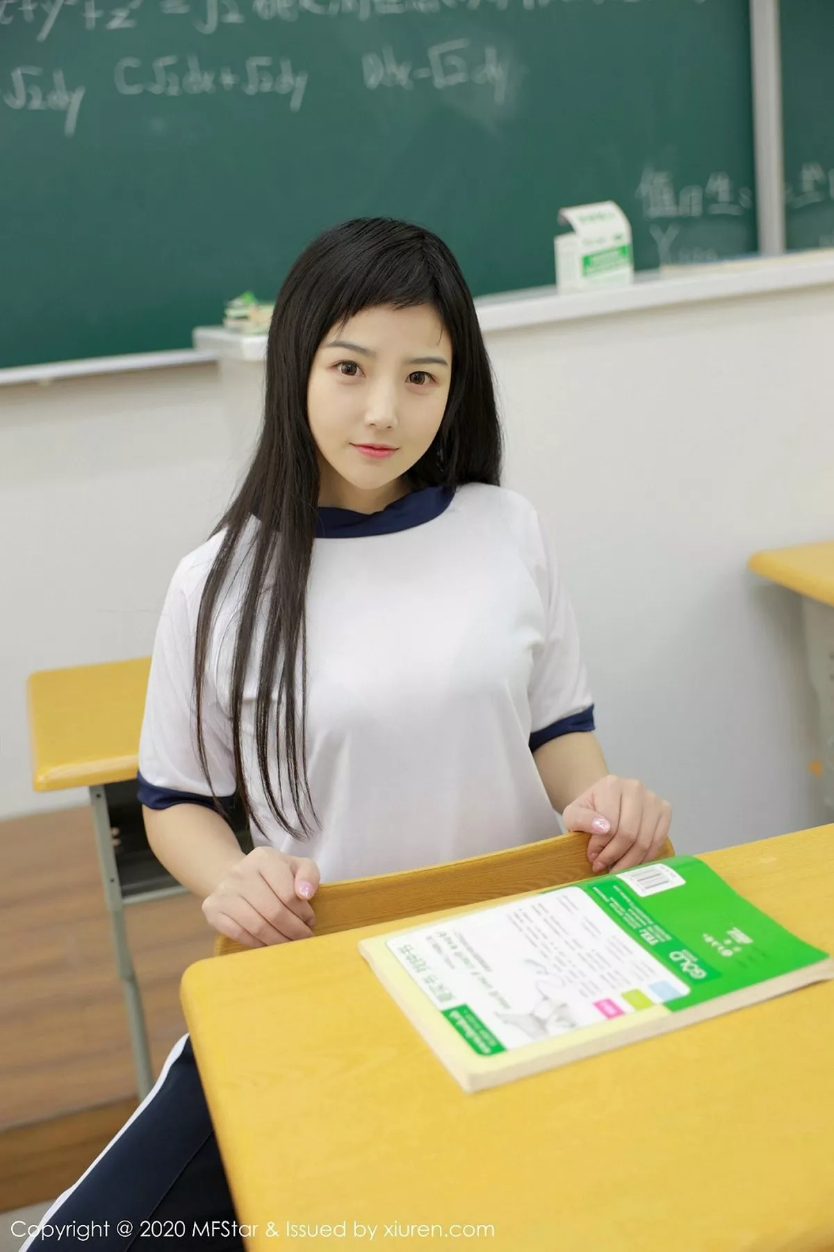 秀人集.com_[MFStar模范学院]Vol.273_嫩模徐微微mia教室真实学生主题性感制服秀童颜巨乳写真64P