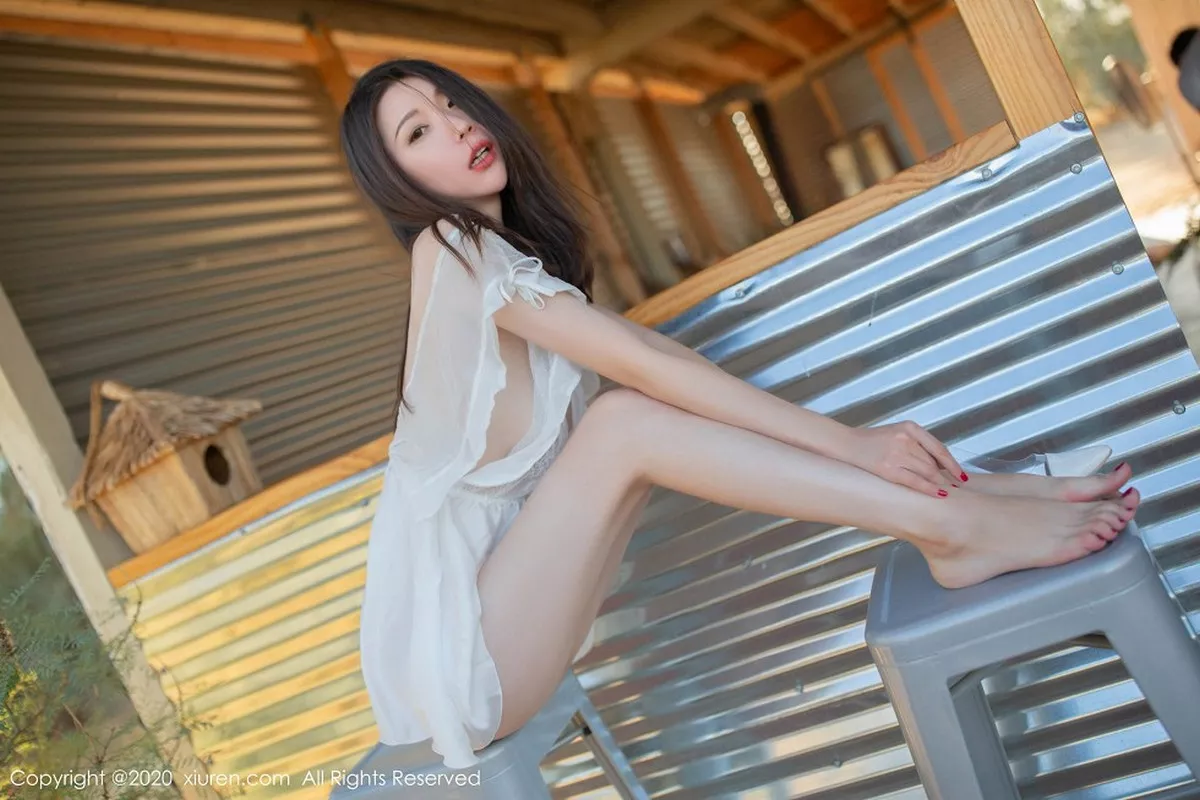 秀人集.com_[XiuRen秀人网]No.2028_嫩模梦心月美国旅拍美式酒吧主题真空白色内衣惹火诱惑写真61P