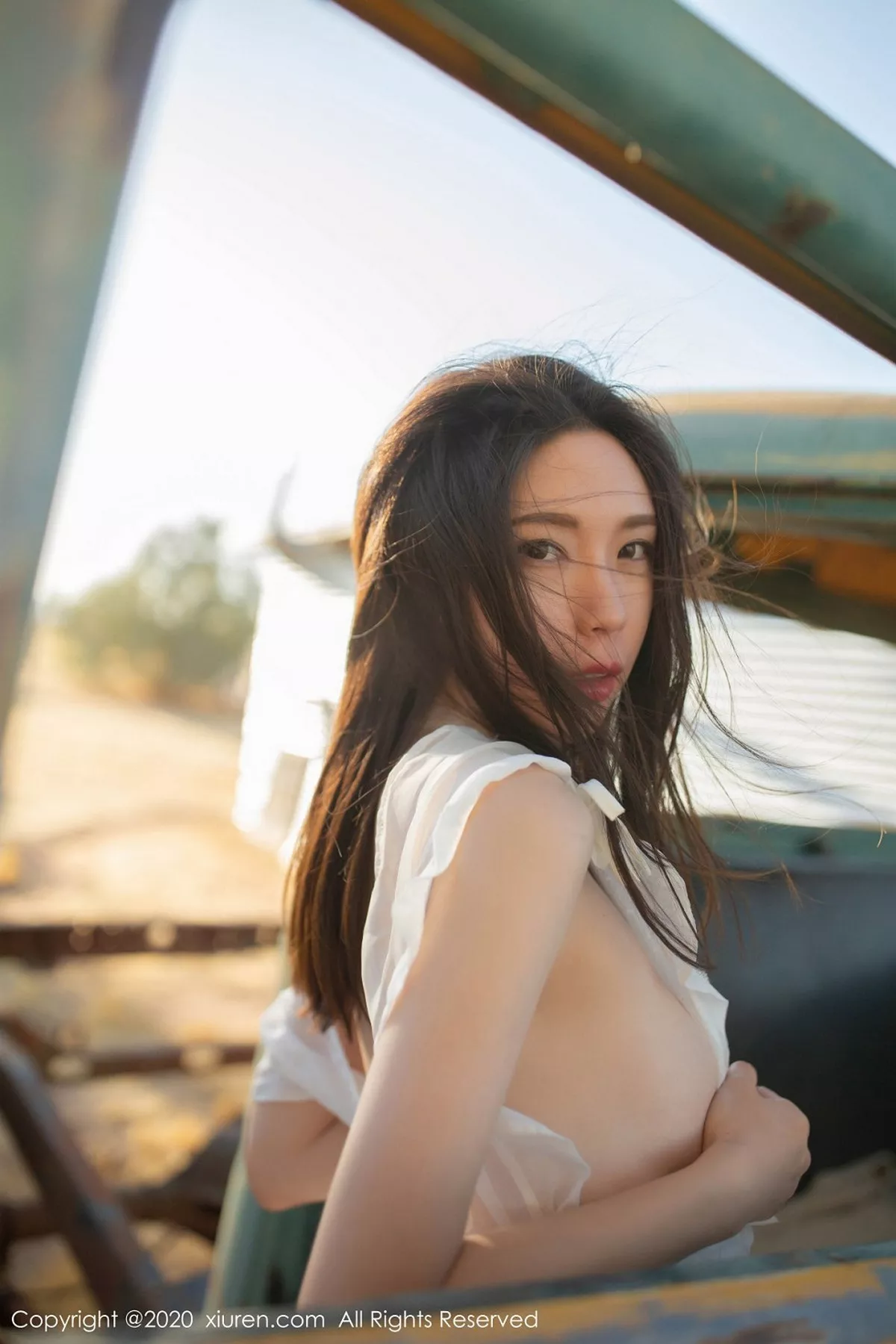 秀人集.com_[XiuRen秀人网]No.2028_嫩模梦心月美国旅拍美式酒吧主题真空白色内衣惹火诱惑写真61P