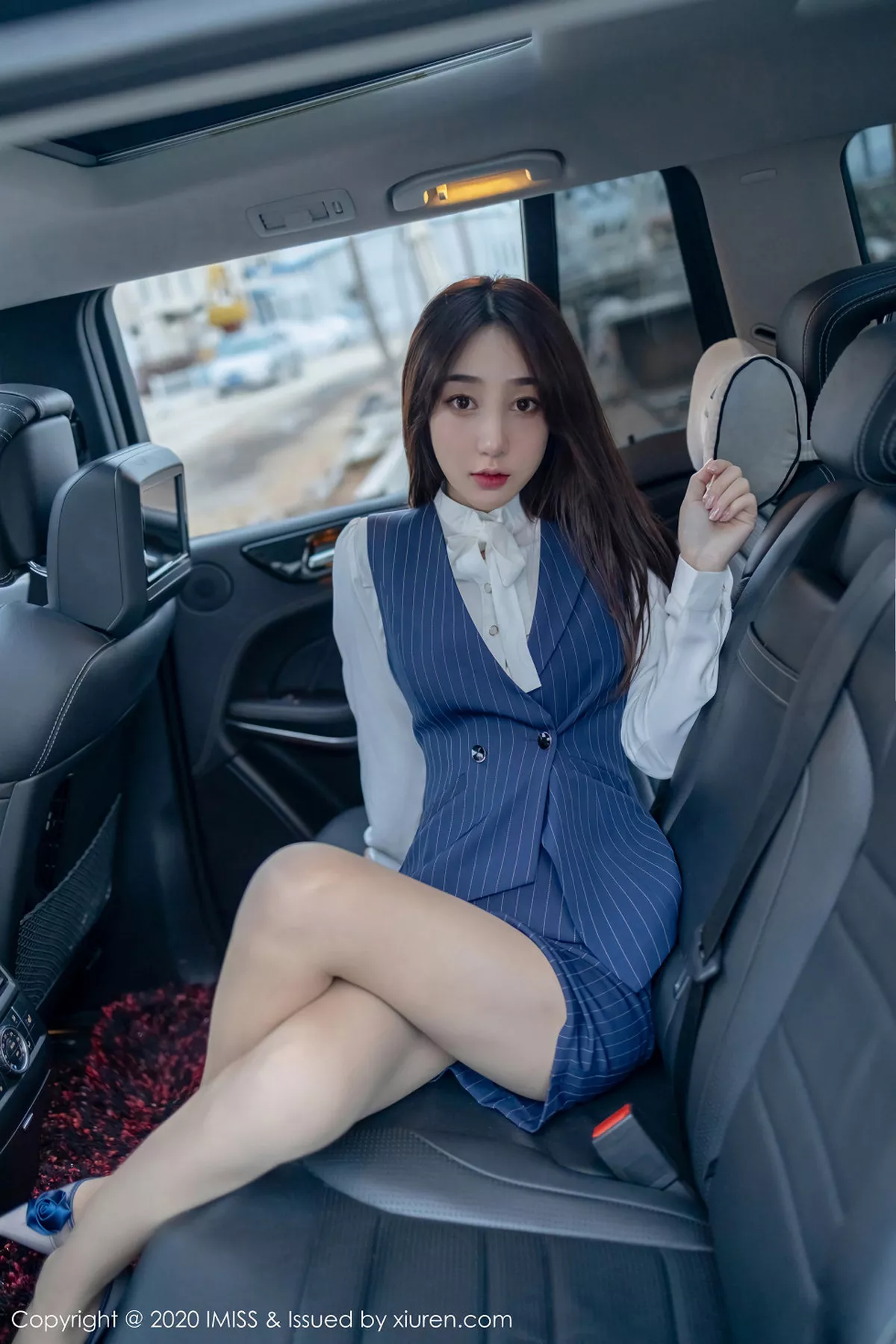 秀人集.com_[IMISS爱蜜社]Vol.438_嫩模九月生户外服务生车拍主题性感内衣秀完美身材写真45P