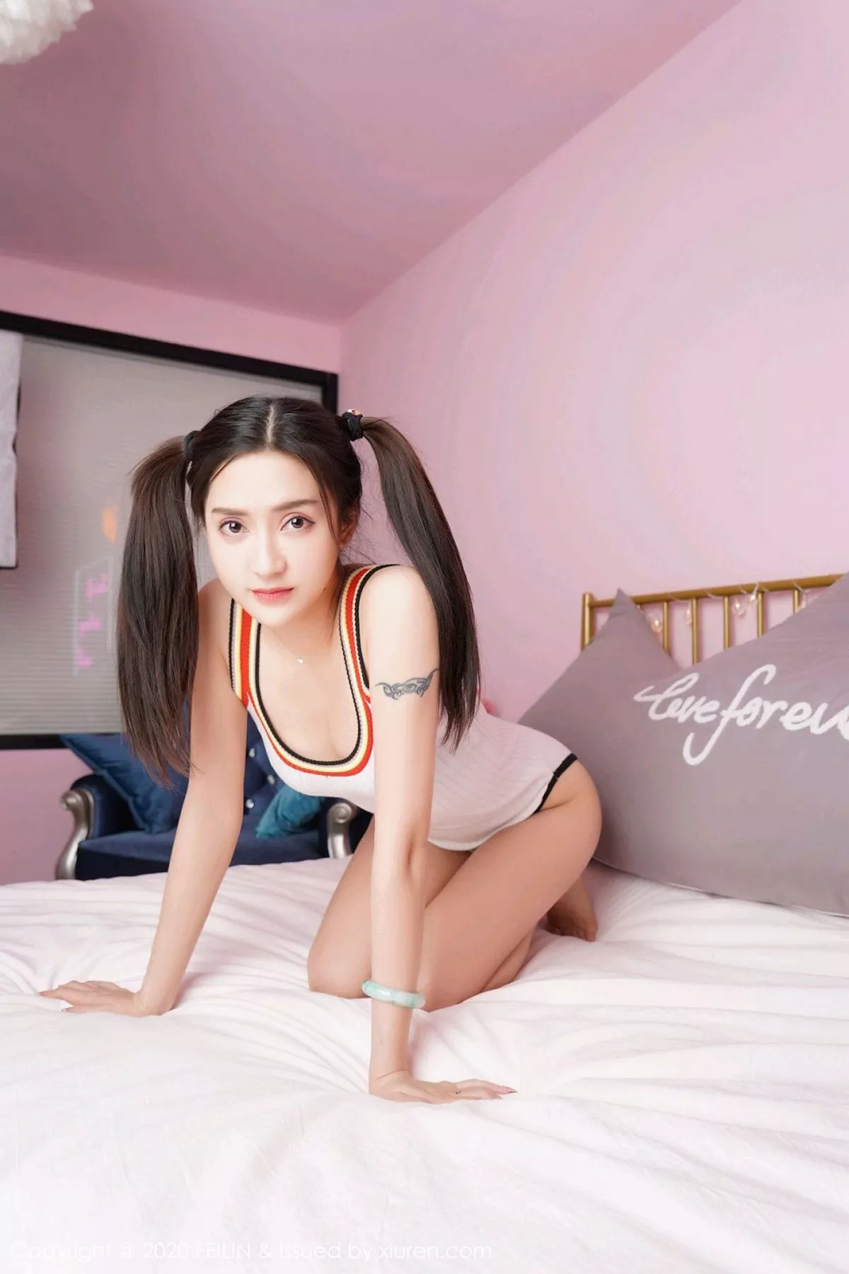 秀人集.com_[FeiLin嗲囡囡]VOL.228_双马尾辫嫩模刀妹私房性感牛仔短裤半脱秀苗条身材写真99P