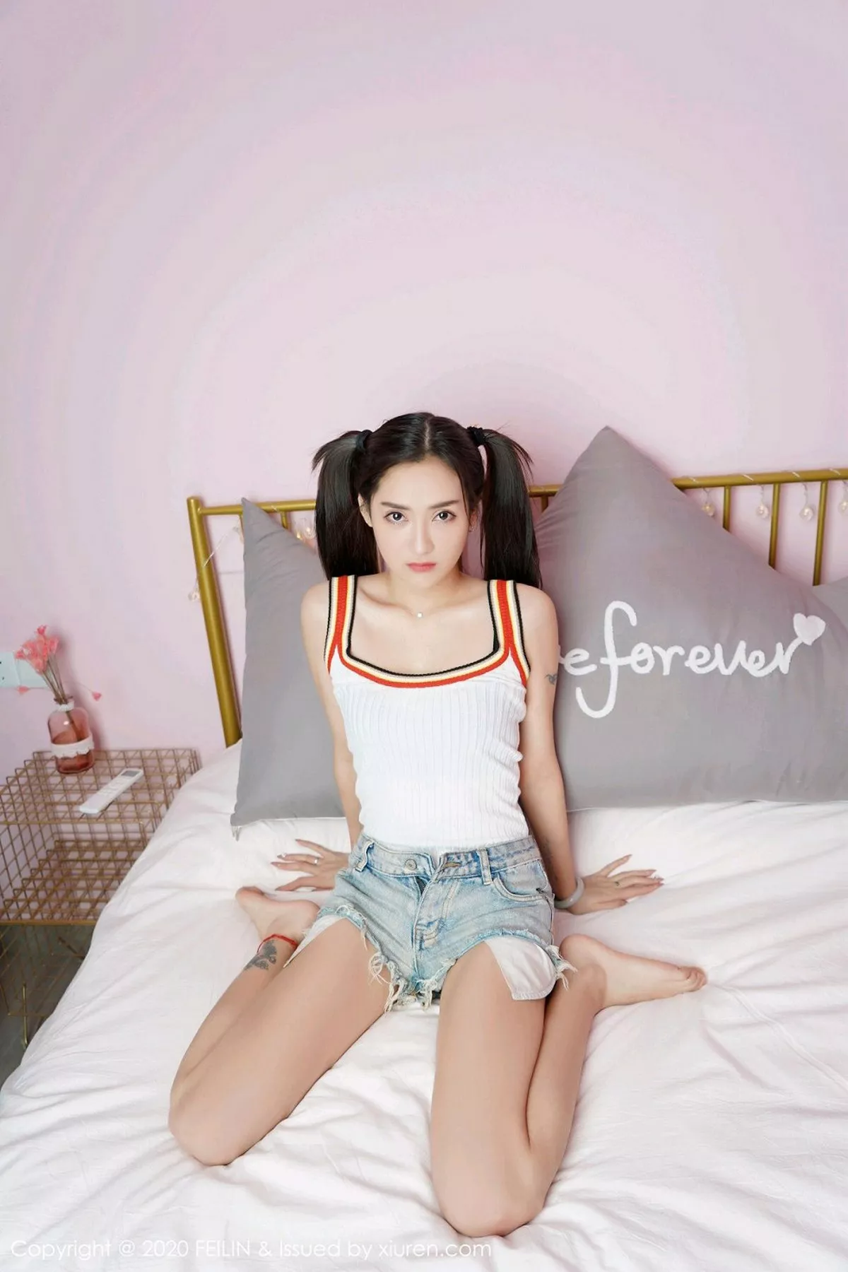 秀人集.com_[FeiLin嗲囡囡]VOL.228_双马尾辫嫩模刀妹私房性感牛仔短裤半脱秀苗条身材写真99P
