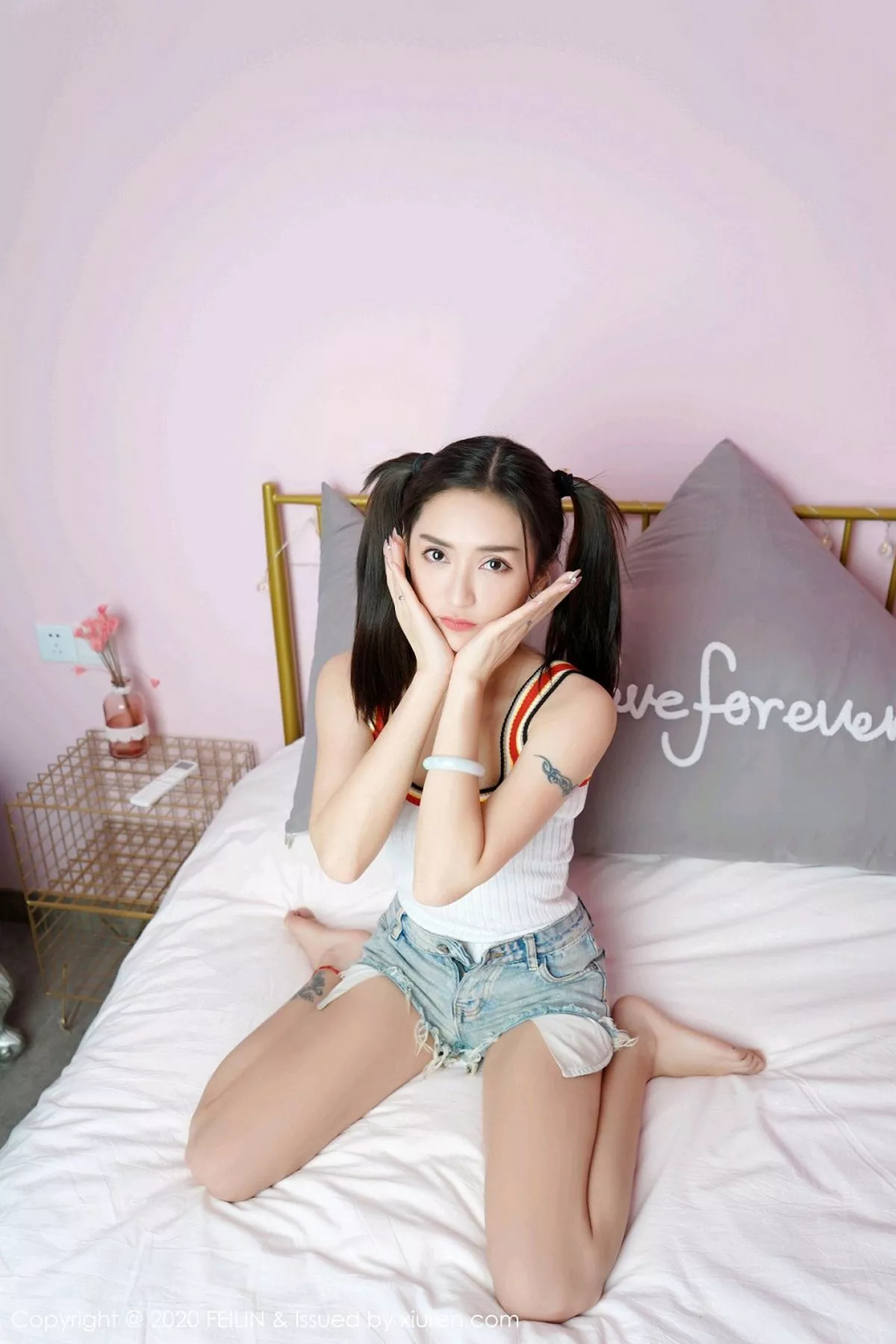 秀人集.com_[FeiLin嗲囡囡]VOL.228_双马尾辫嫩模刀妹私房性感牛仔短裤半脱秀苗条身材写真99P