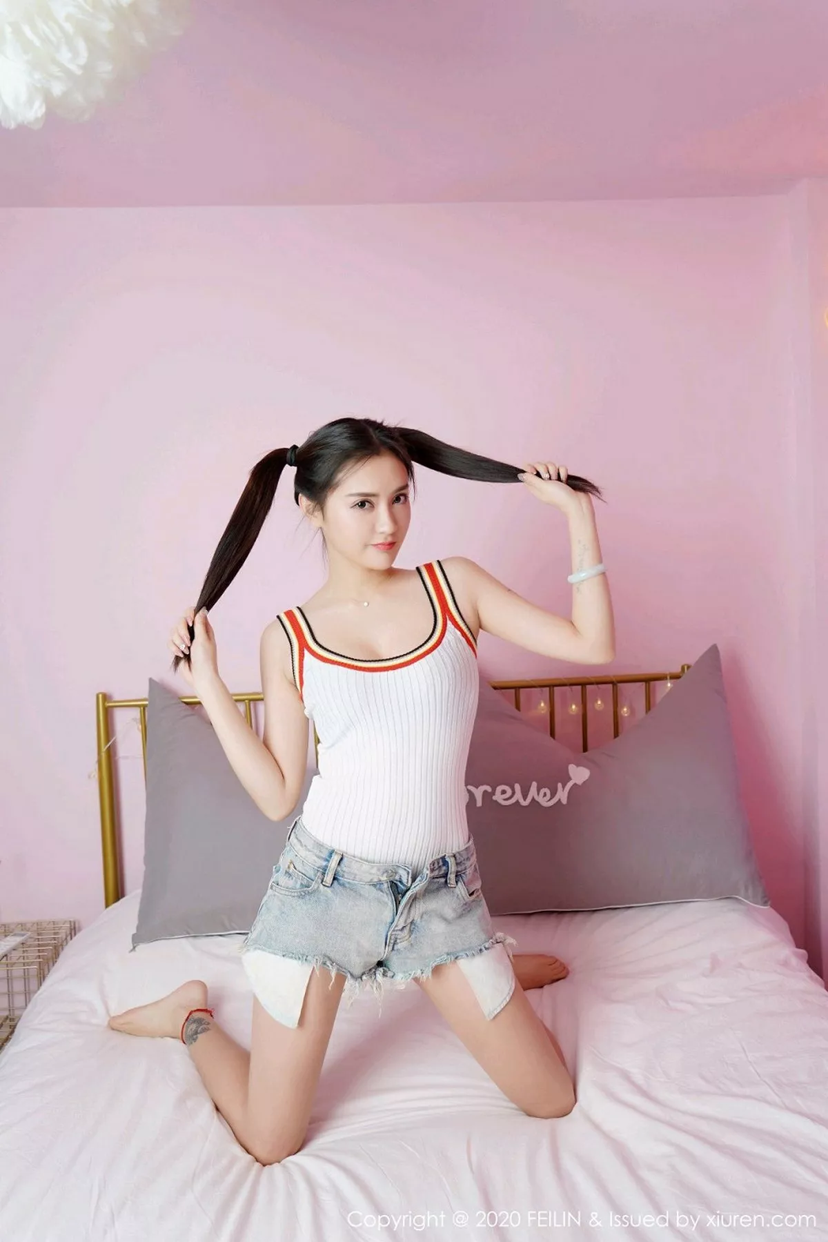秀人集.com_[FeiLin嗲囡囡]VOL.228_双马尾辫嫩模刀妹私房性感牛仔短裤半脱秀苗条身材写真99P