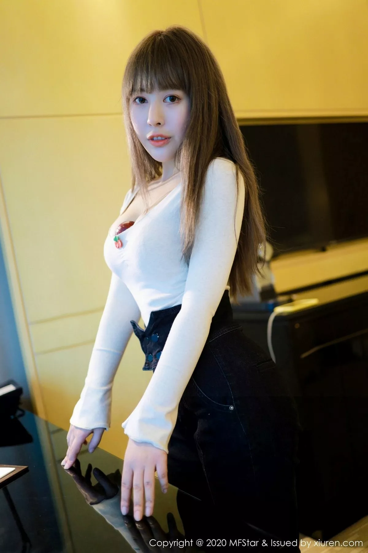 秀人集.com_[MFStar模范学院]Vol.284_嫩模艾莉Evelyn私房性感白色内衣秀雪白酥胸诱惑写真63P