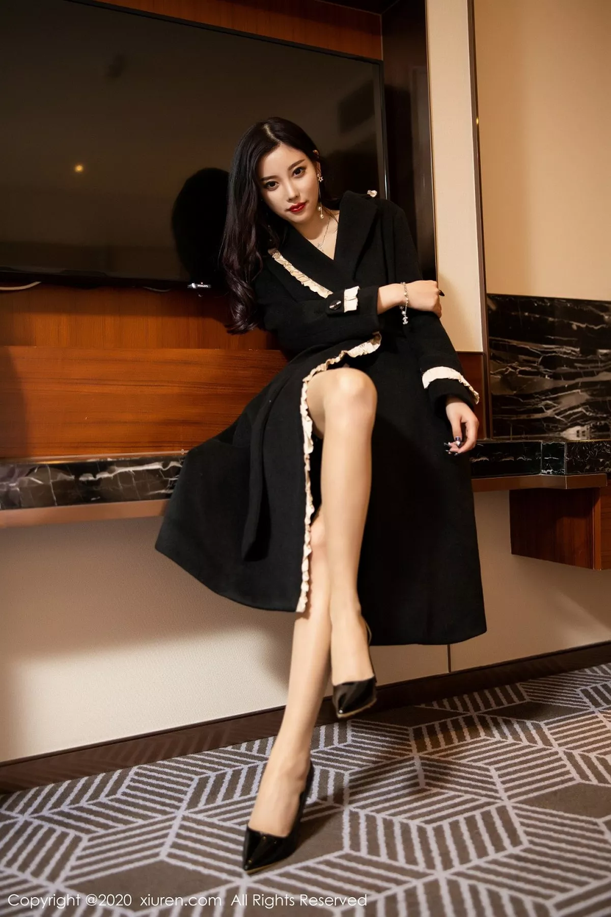 秀人集.com_[XiuRen秀人网]No.2051_女神杨晨晨sugar私房灰色情趣内衣配吊带丝袜极致魅惑写真81P