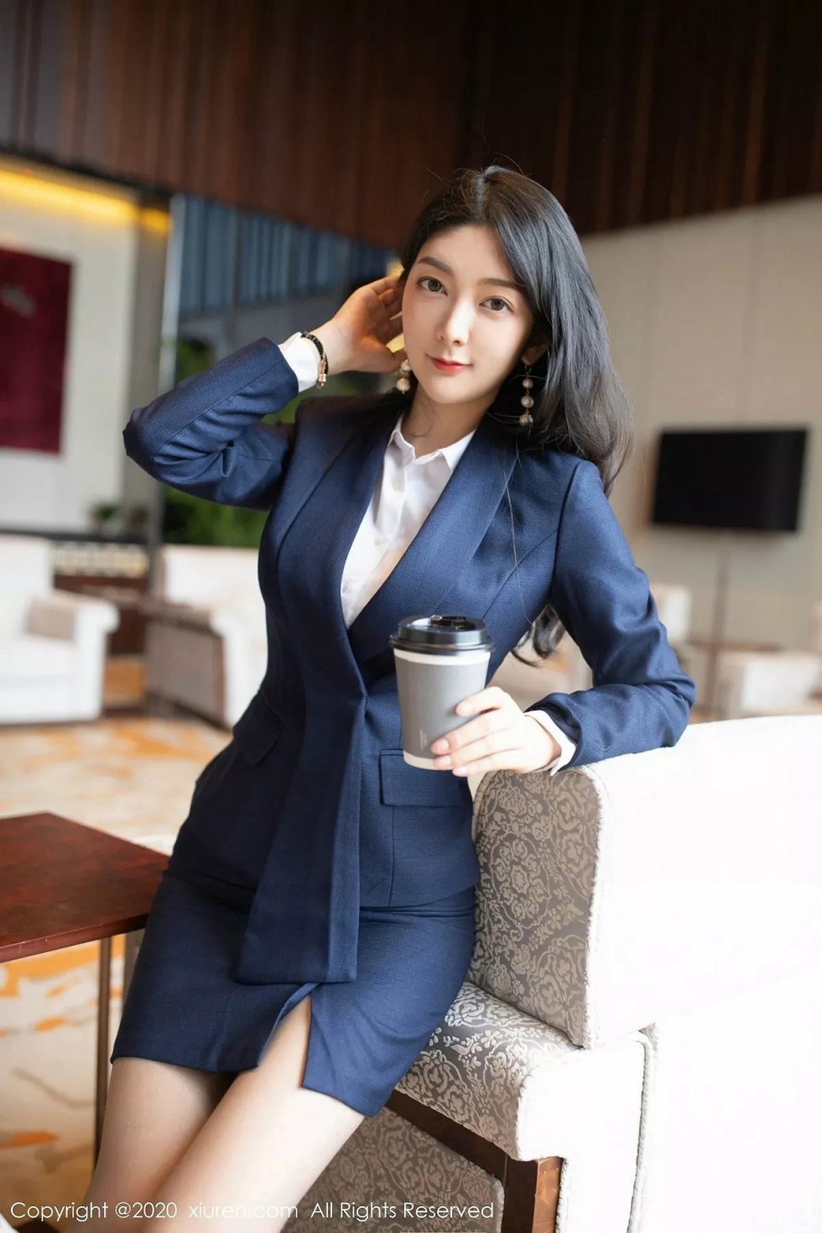 秀人集.com_[XiuRen秀人网]No.2056_嫩模Angela小热巴职业白领主题性感白衬衣配短裙半脱诱惑写真60P