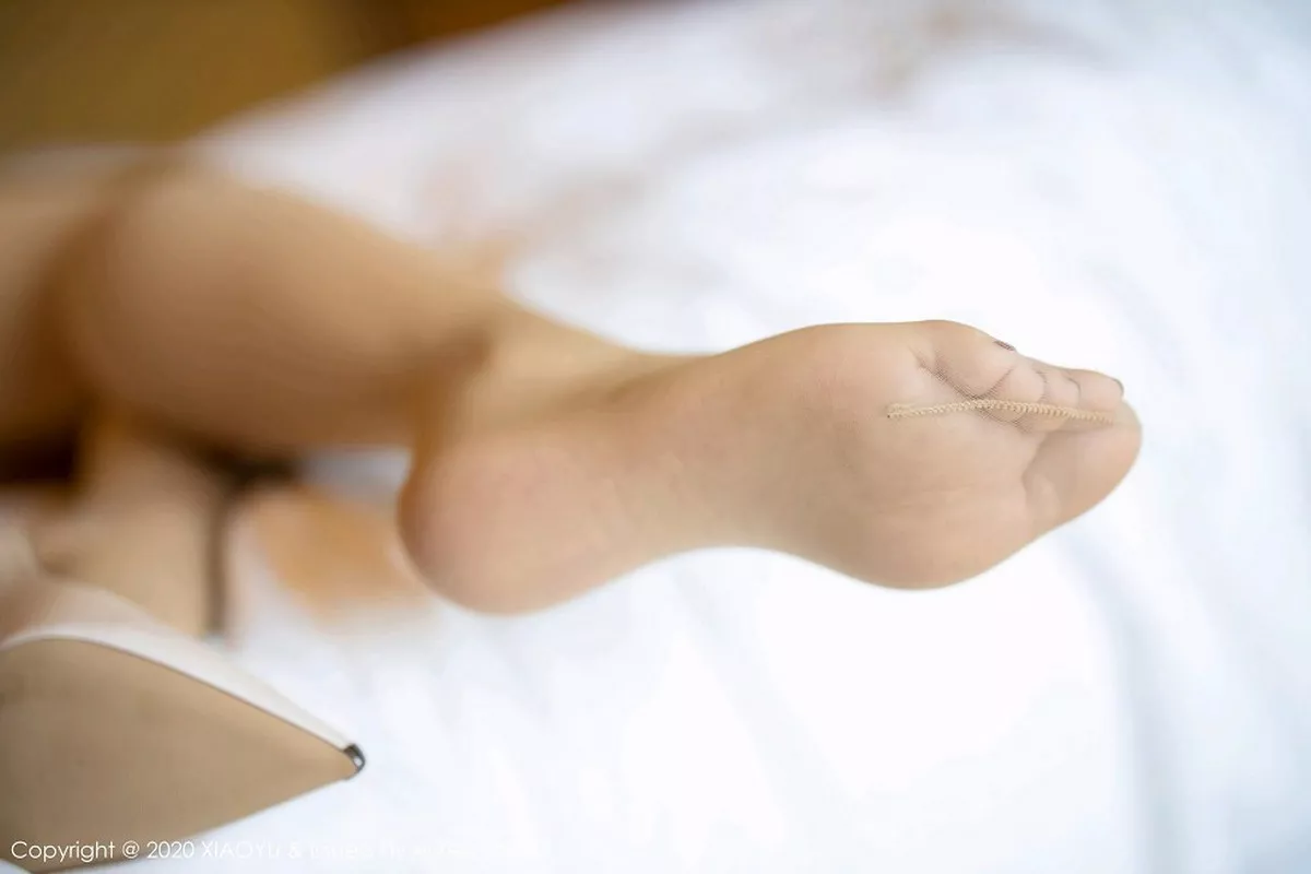 秀人集.com_[XiaoYu画语界]Vol.266_女神芝芝Booty海南心愿旅拍私房撩裙露无内肉丝诱惑写真76P