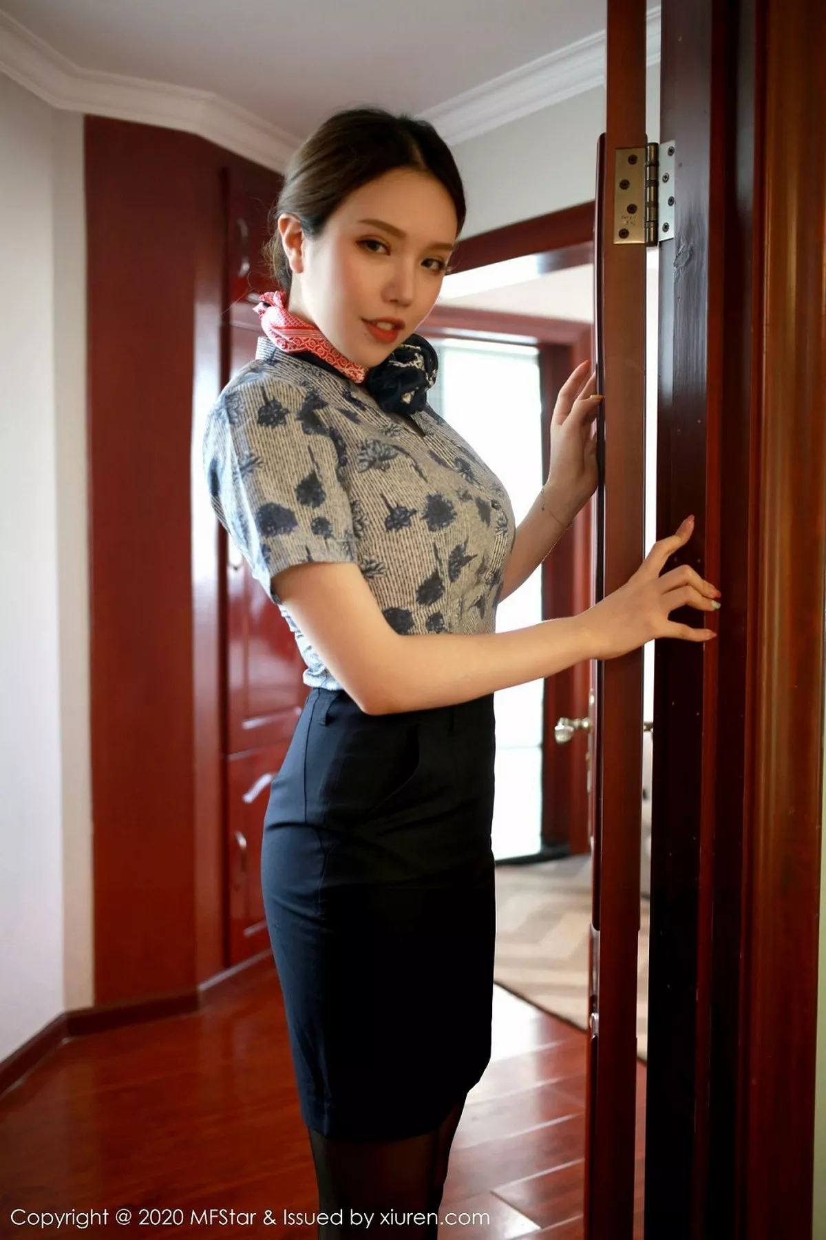 秀人集.com_[MFStar模范学院]Vol.286_女神黄乐然私房角色制服半脱无内露豪乳遮点诱惑写真53P