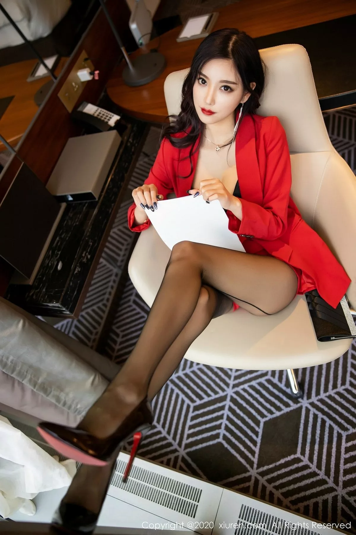 秀人集.com_[XiuRen秀人网]No.2069_女神杨晨晨sugar性感红色职业装配黑色内衣黑丝袜撩人诱惑写真71P